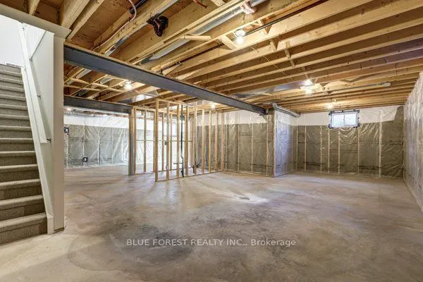 125 Old Field Lane S