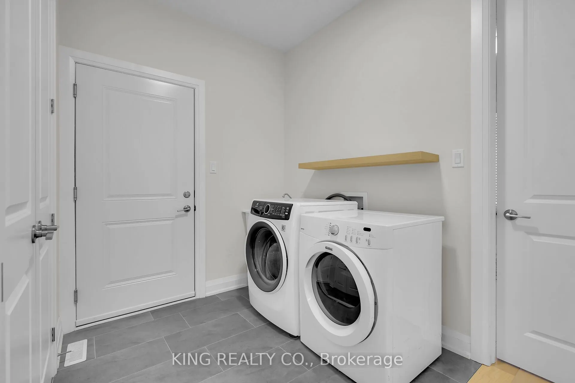 383 Daventry Way, #21