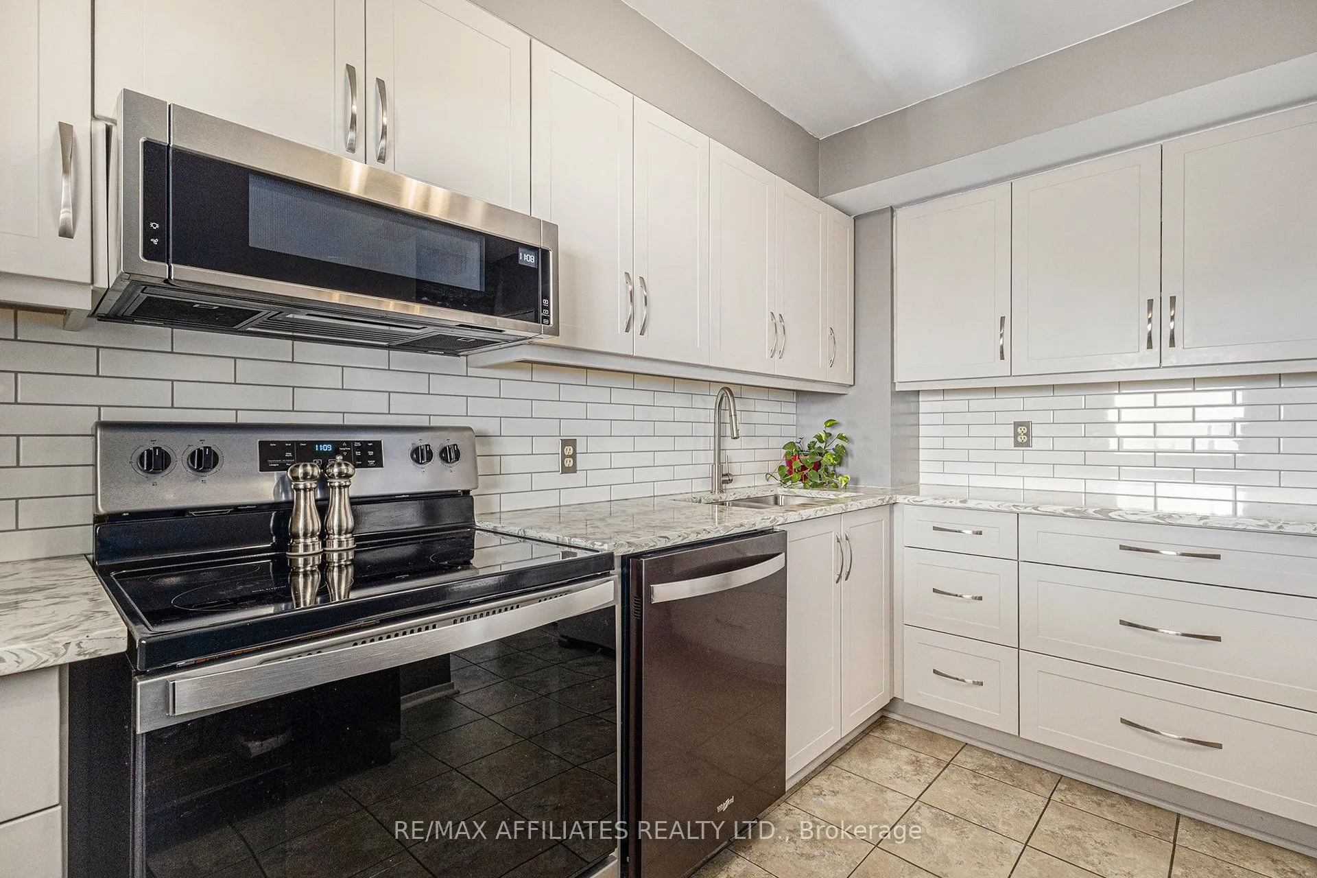 2760 Carousel Crescent, #407