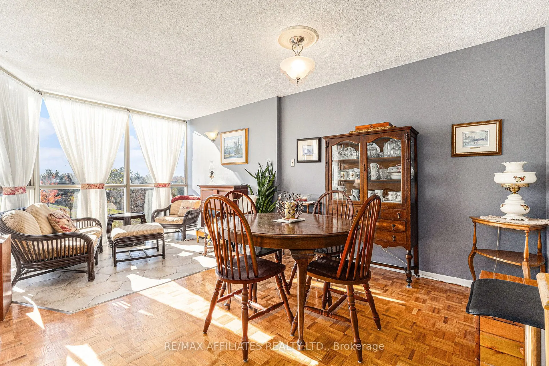 2760 Carousel Crescent, #407