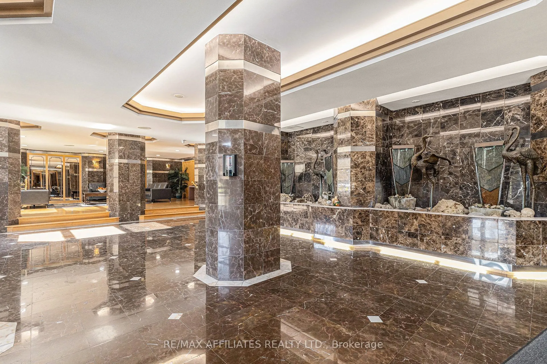 2760 Carousel Crescent, #407