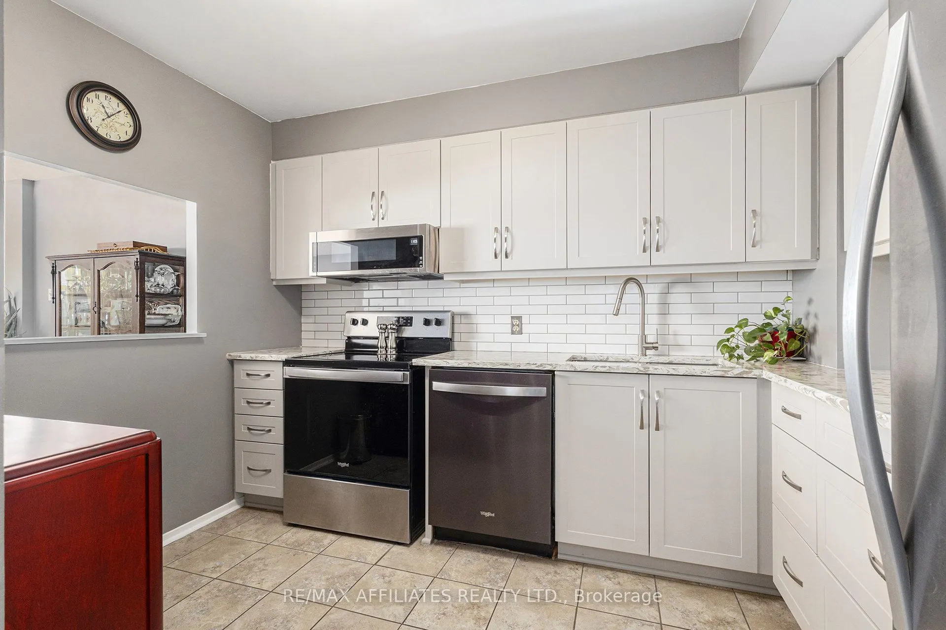 2760 Carousel Crescent, #407