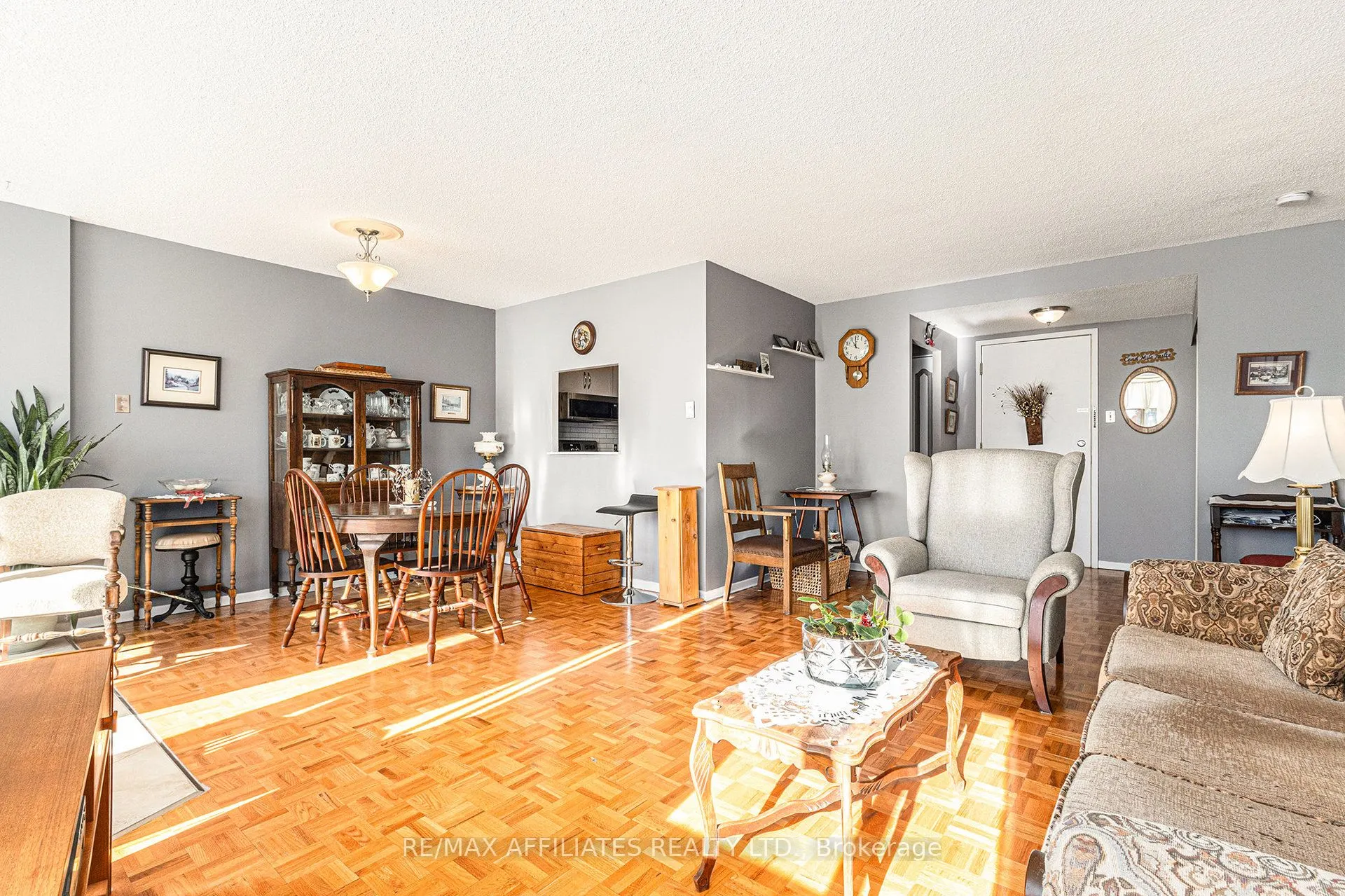 2760 Carousel Crescent, #407