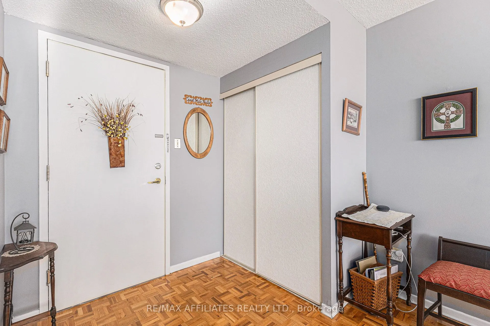 2760 Carousel Crescent, #407