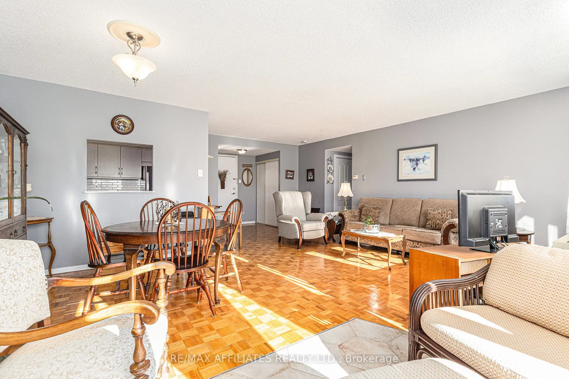 2760 Carousel Crescent, #407