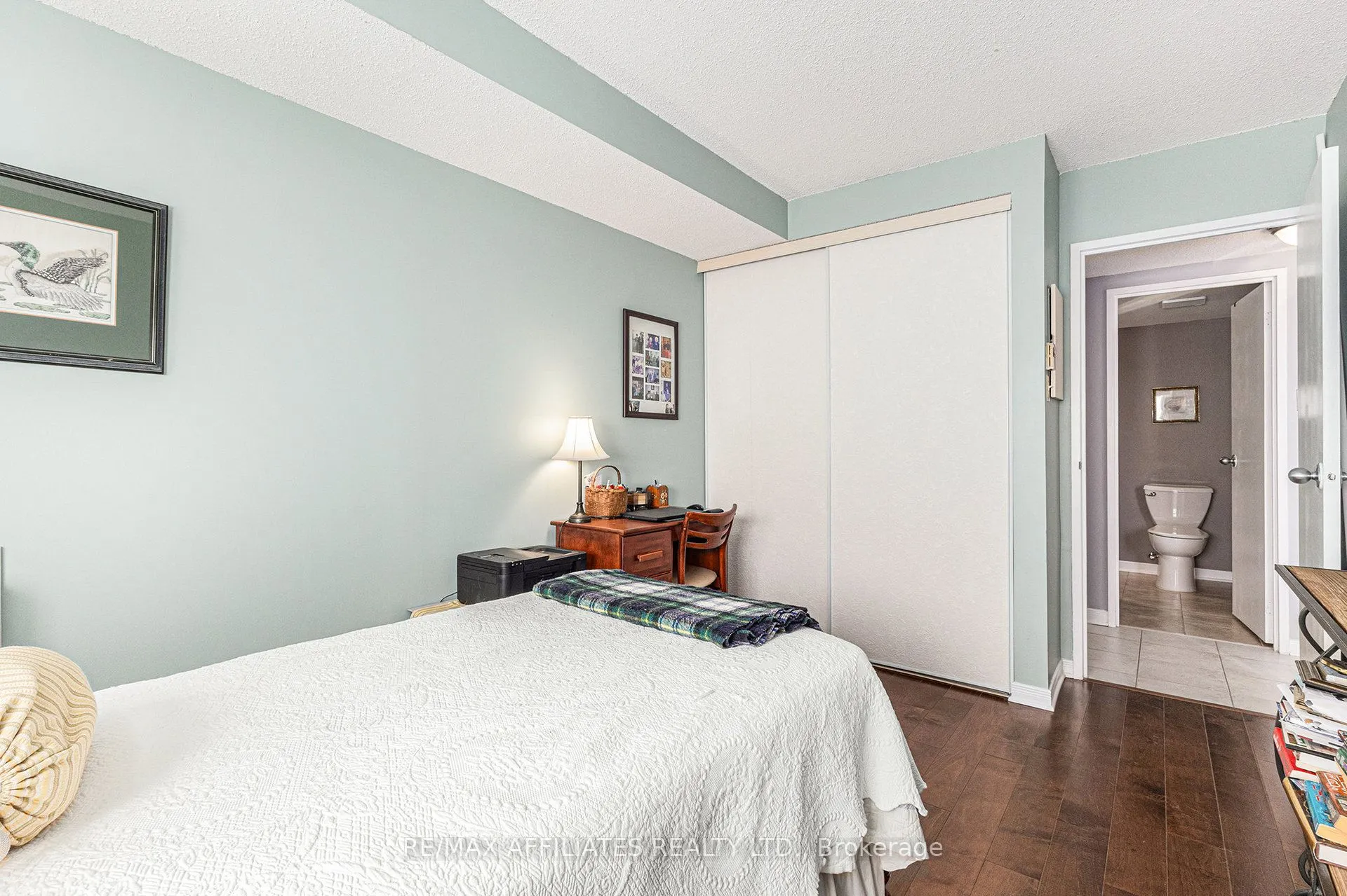 2760 Carousel Crescent, #407