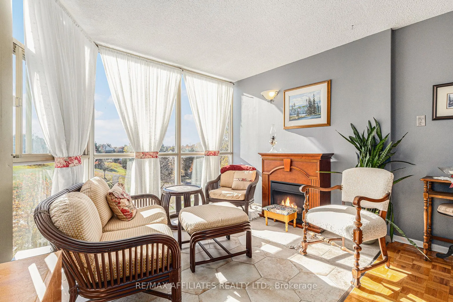 2760 Carousel Crescent, #407