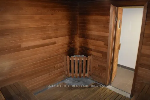 2760 Carousel Crescent, #407