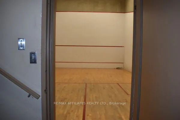 2760 Carousel Crescent, #407