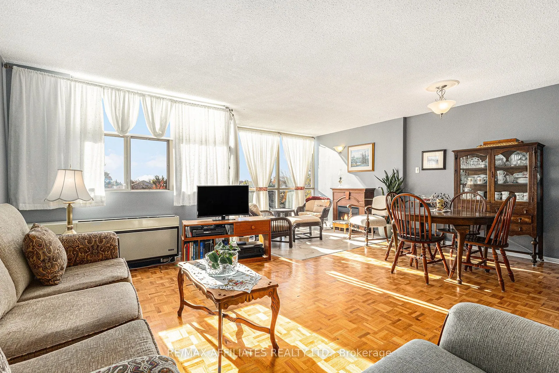 2760 Carousel Crescent, #407