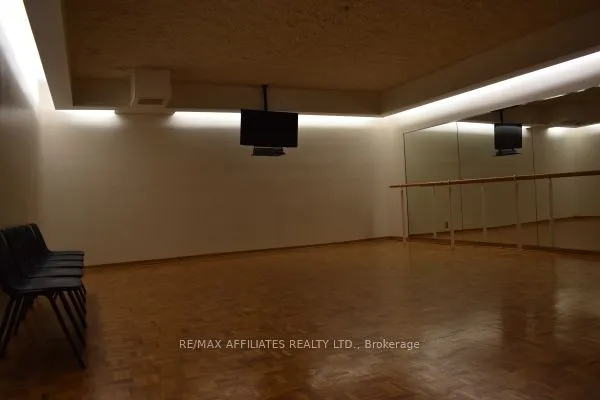 2760 Carousel Crescent, #407