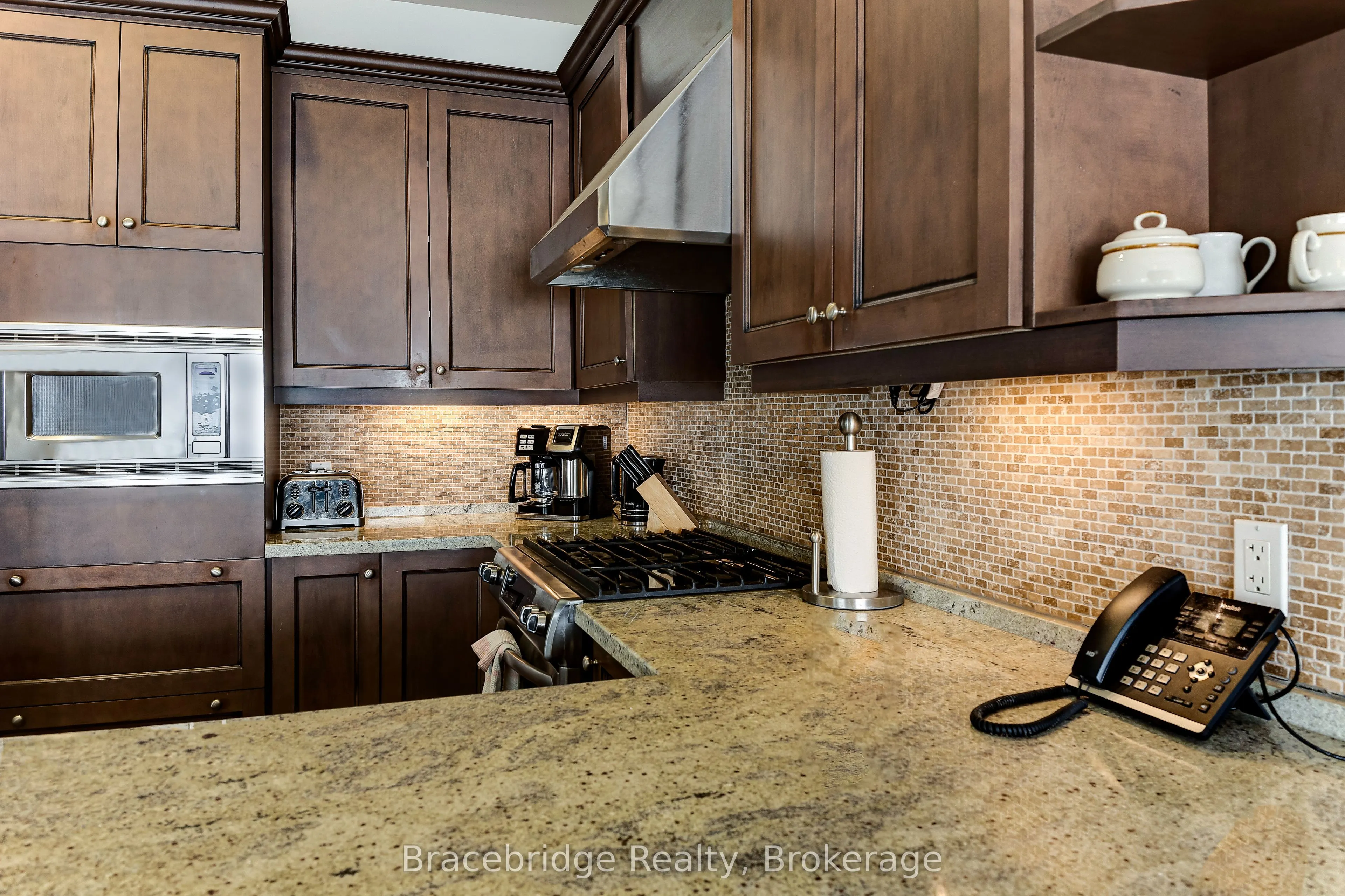 1869 Muskoka Rd 118 W Highway, #16