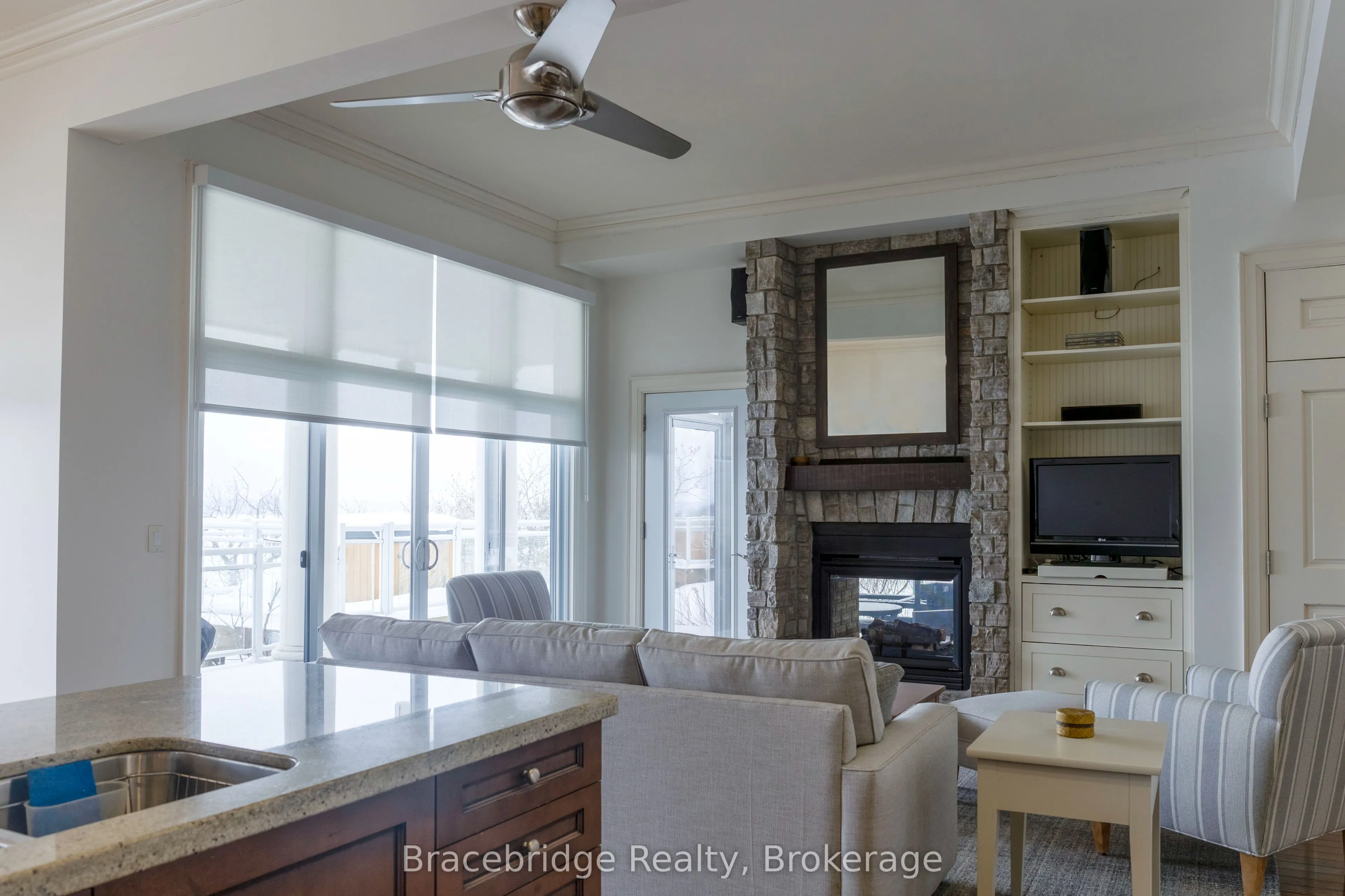 1869 Muskoka Rd 118 W Highway, #16