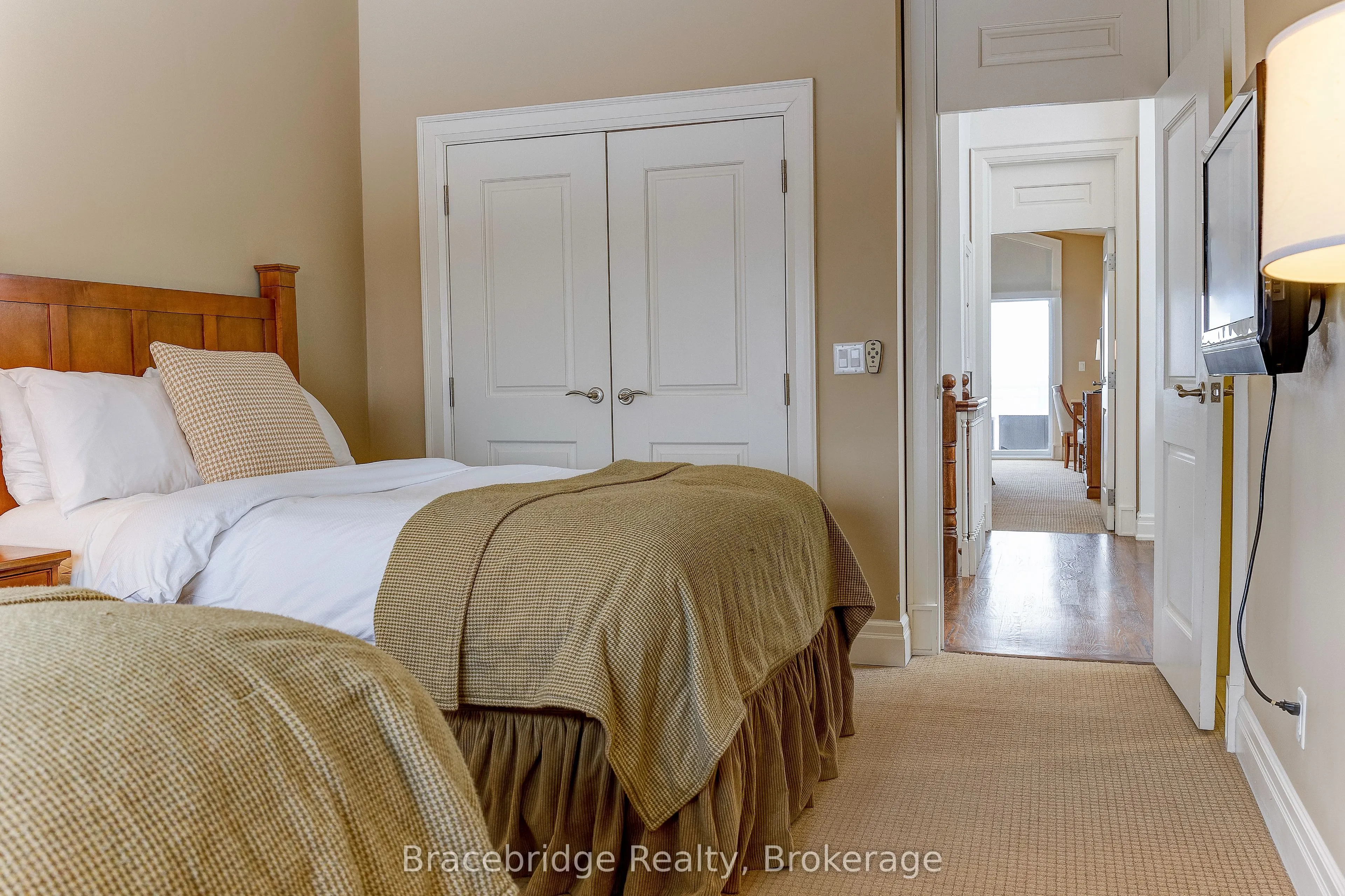 1869 Muskoka Rd 118 W Highway, #16