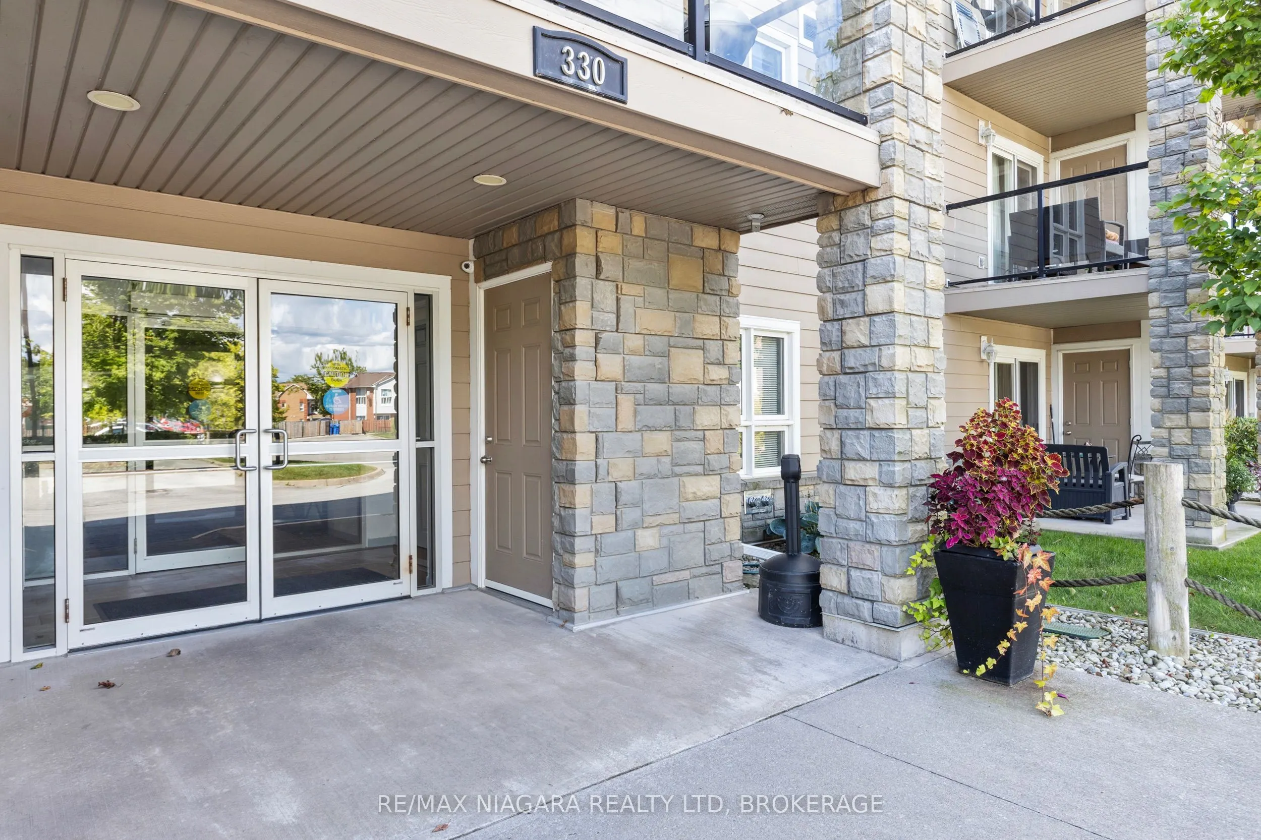 330 PRINCE CHARLES Drive, #1304