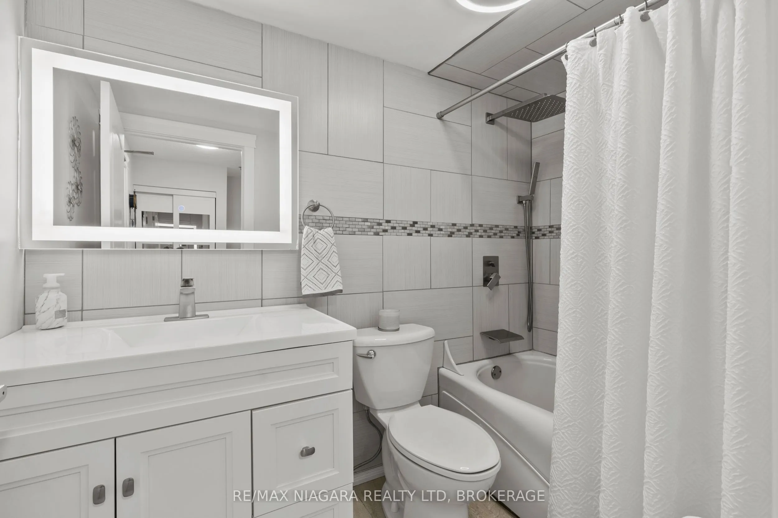 330 PRINCE CHARLES Drive, #1304