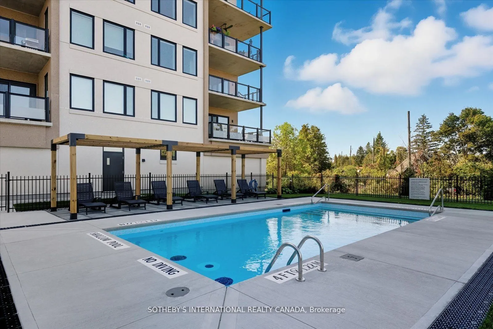 19B West Street N, #306