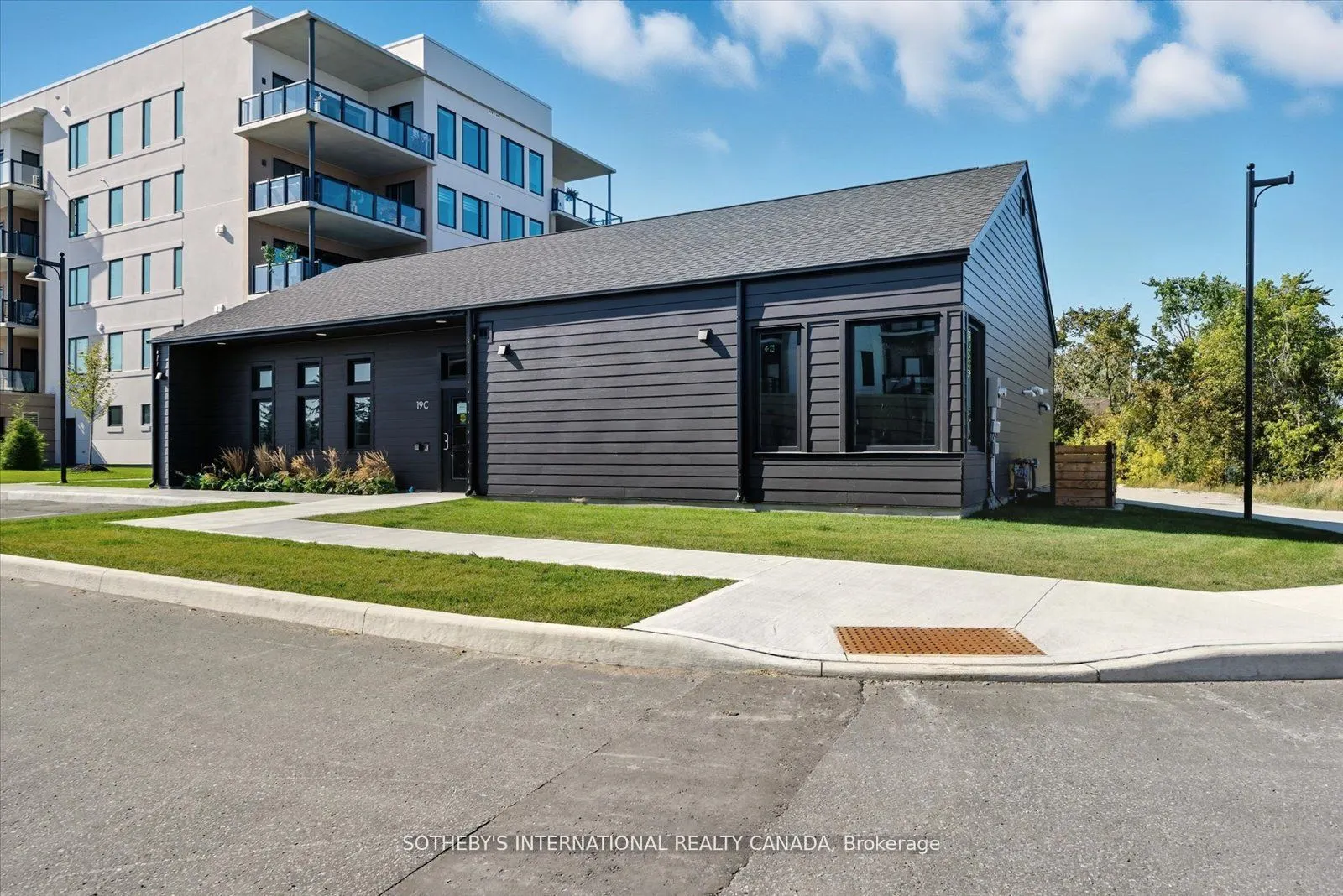 19B West Street N, #306