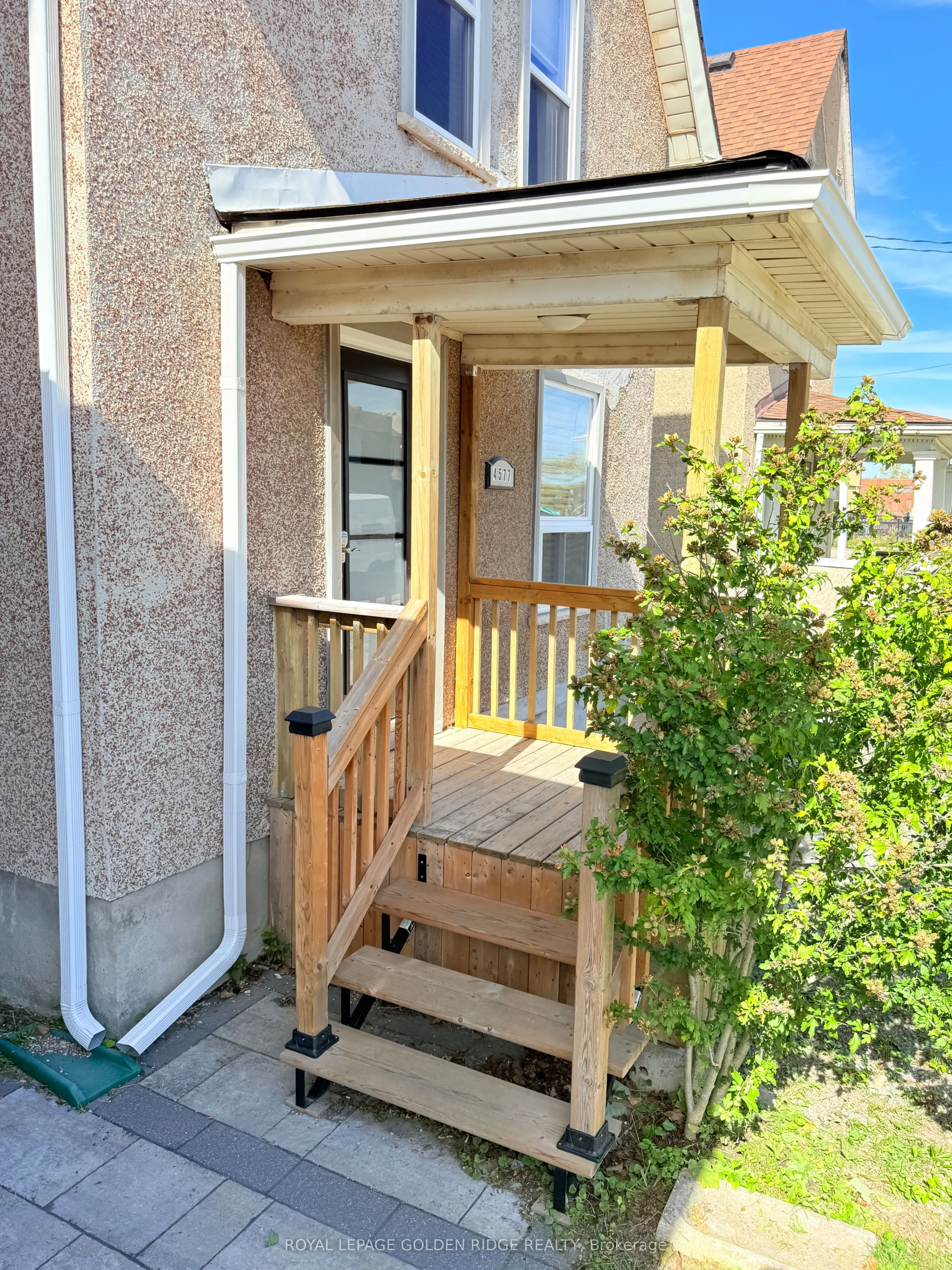 4577 Victoria Avenue