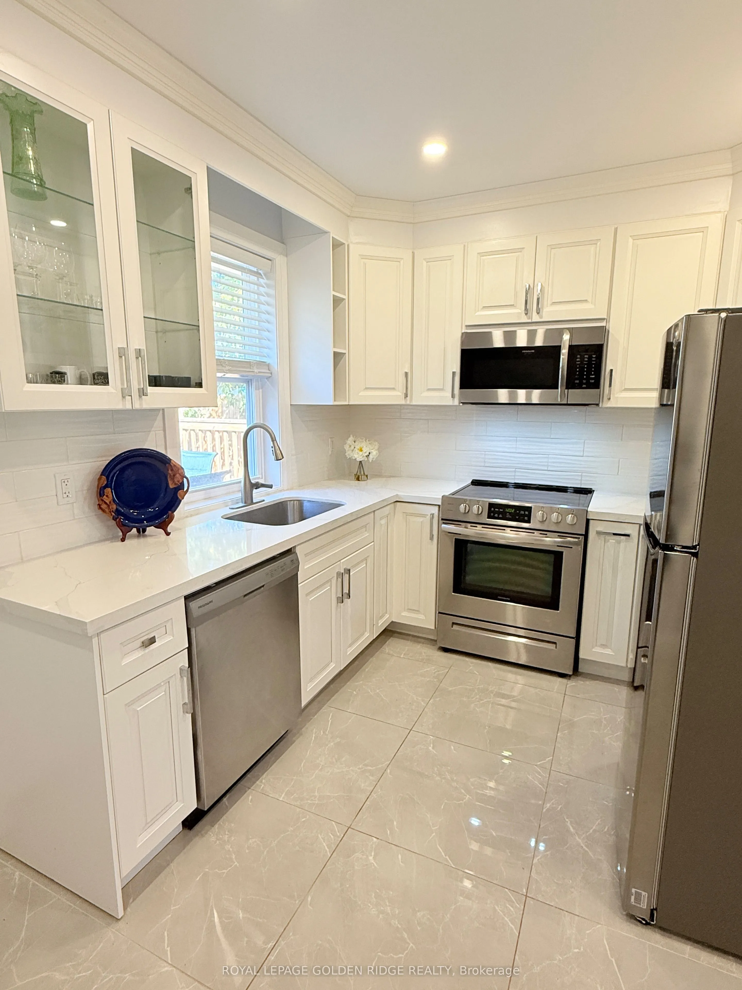 4577 Victoria Avenue