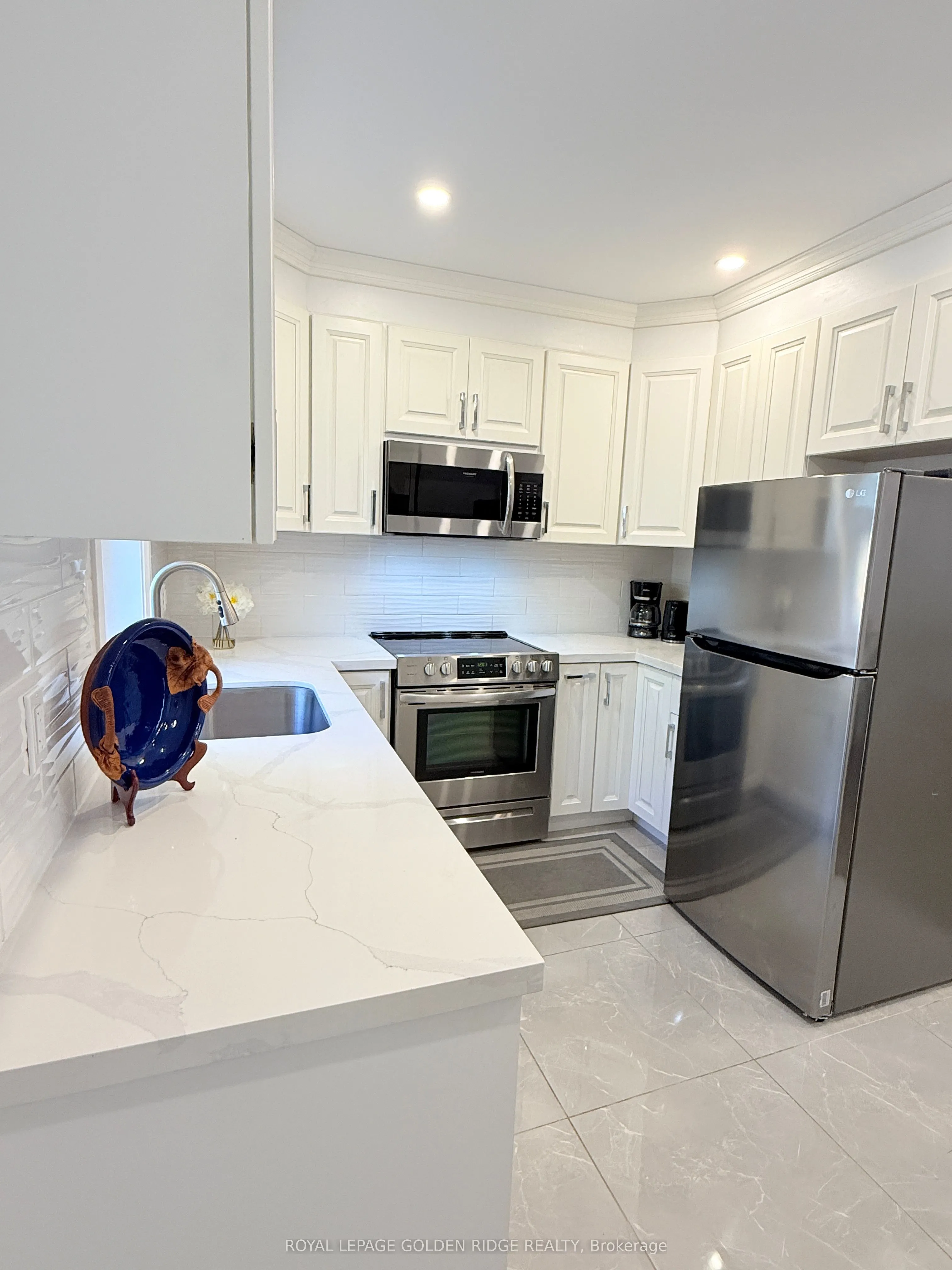 4577 Victoria Avenue