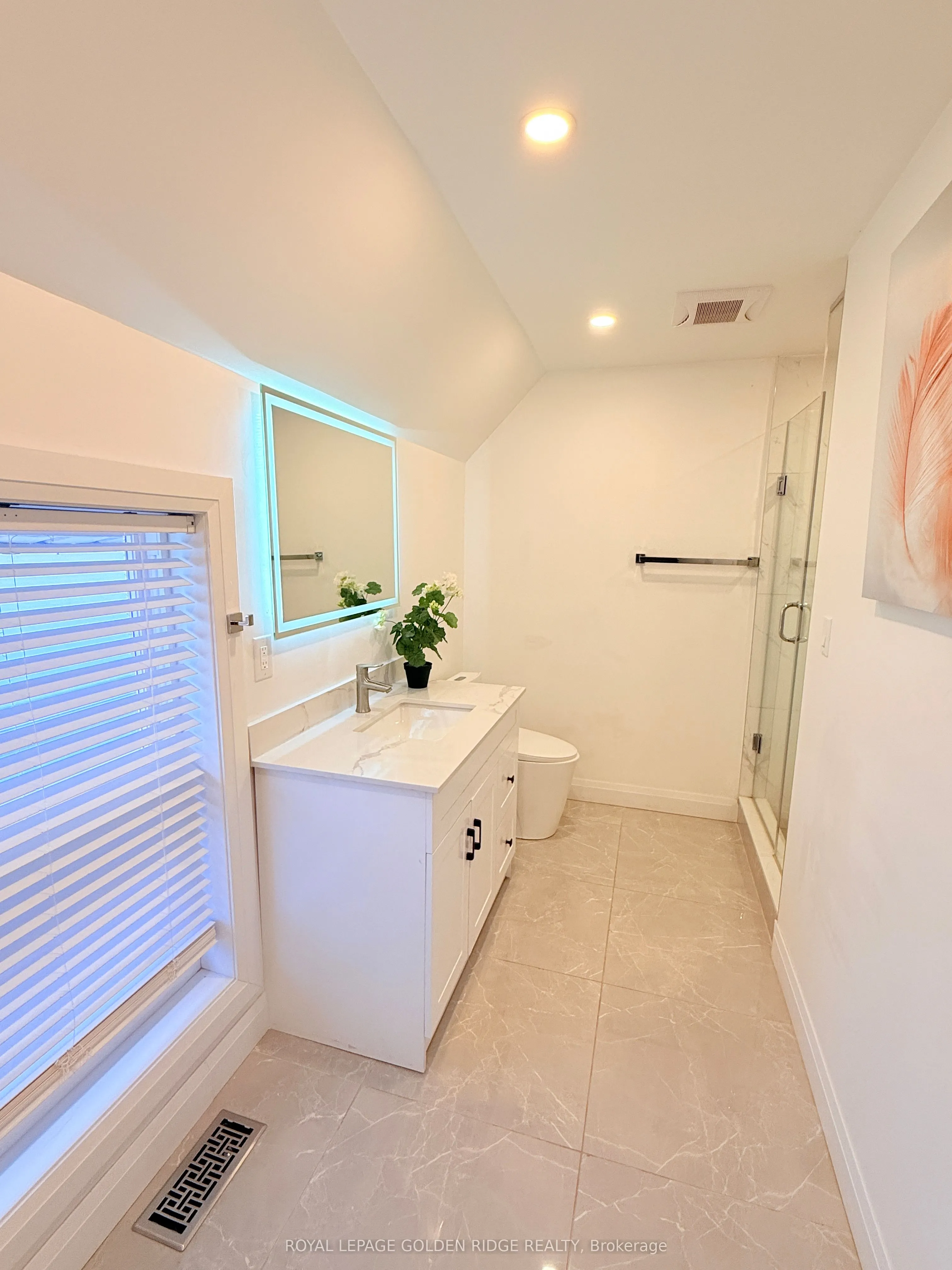 4577 Victoria Avenue