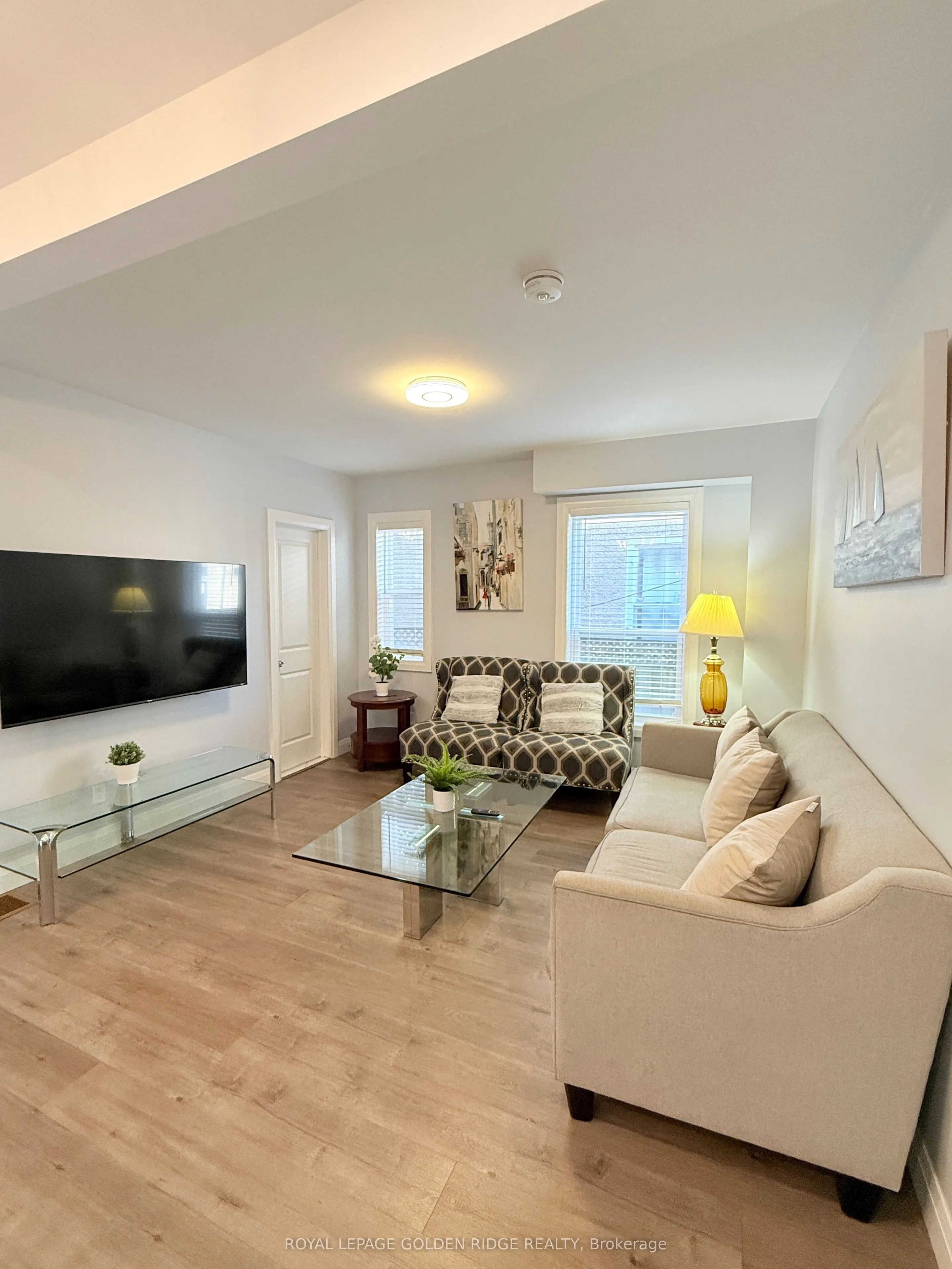 4577 Victoria Avenue