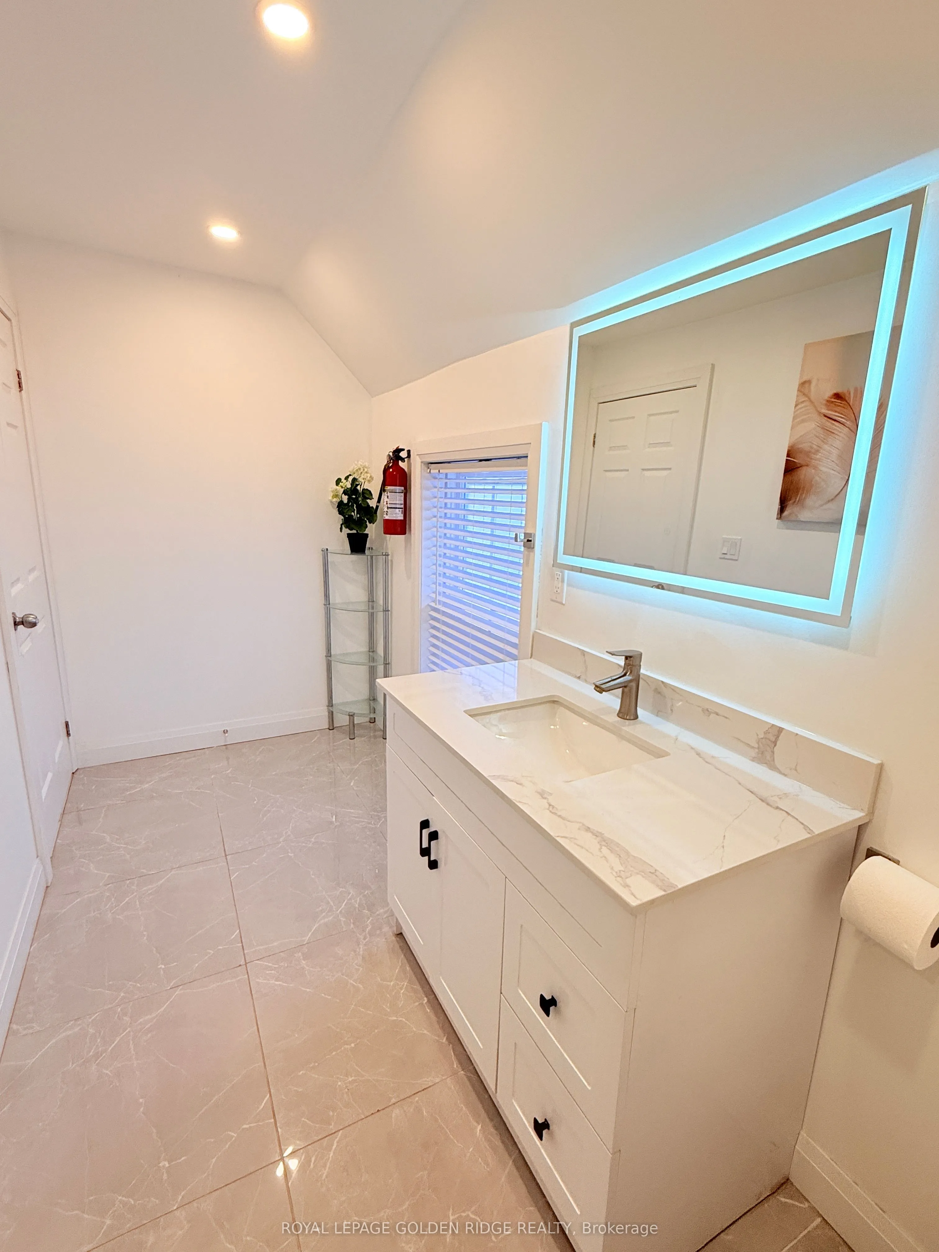 4577 Victoria Avenue