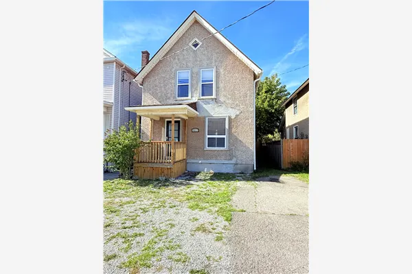 4577 Victoria Avenue