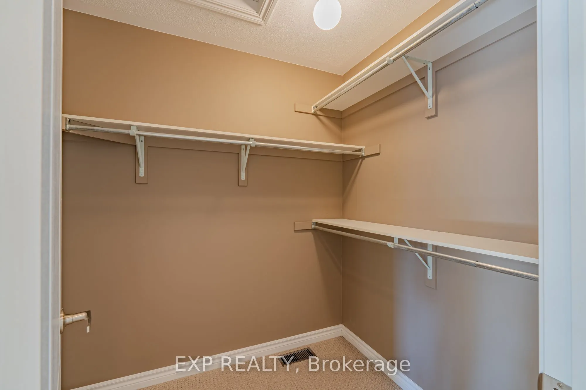 3308 RIVERSET Crescent