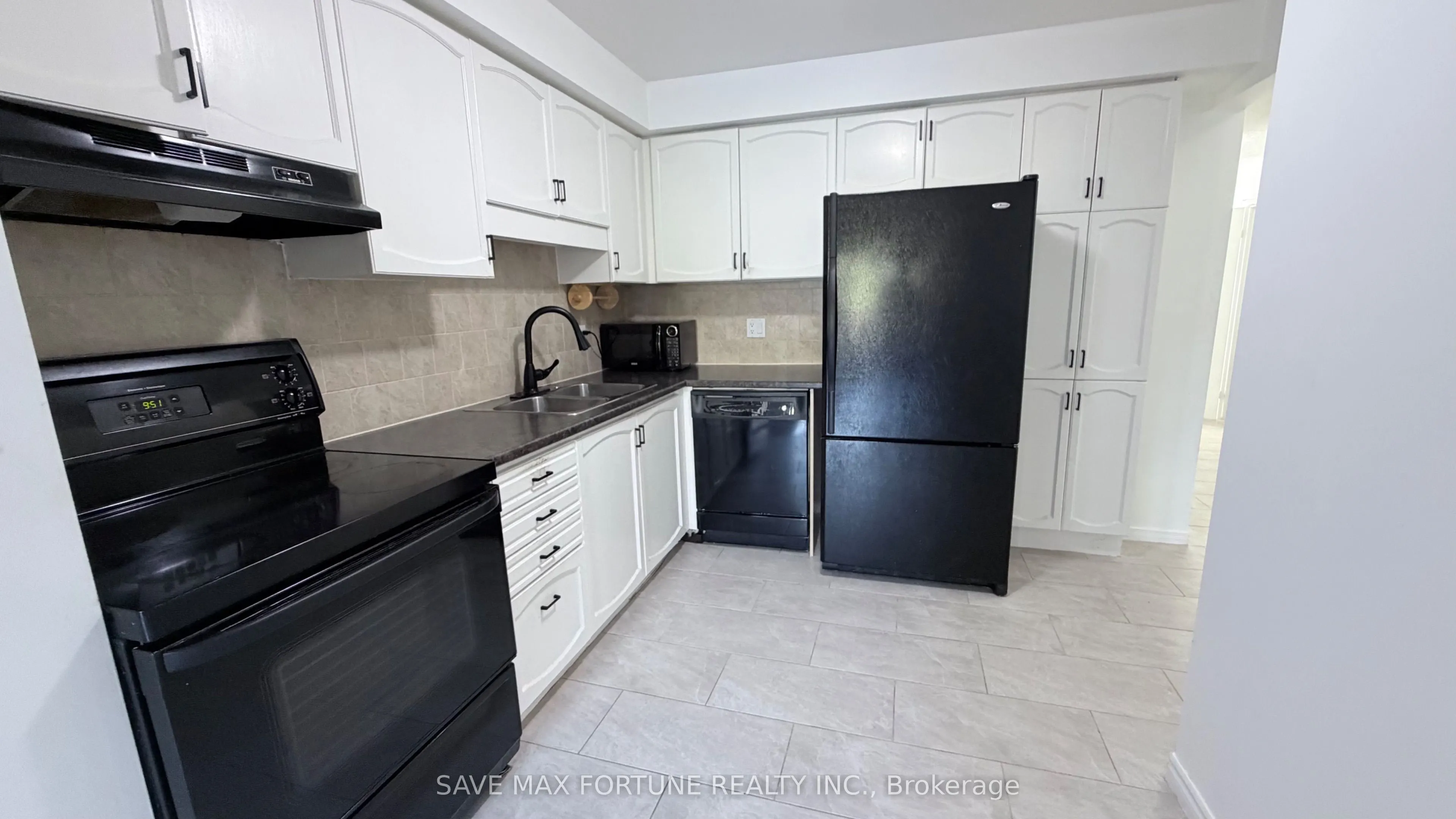 1 Royalwood Court, #27