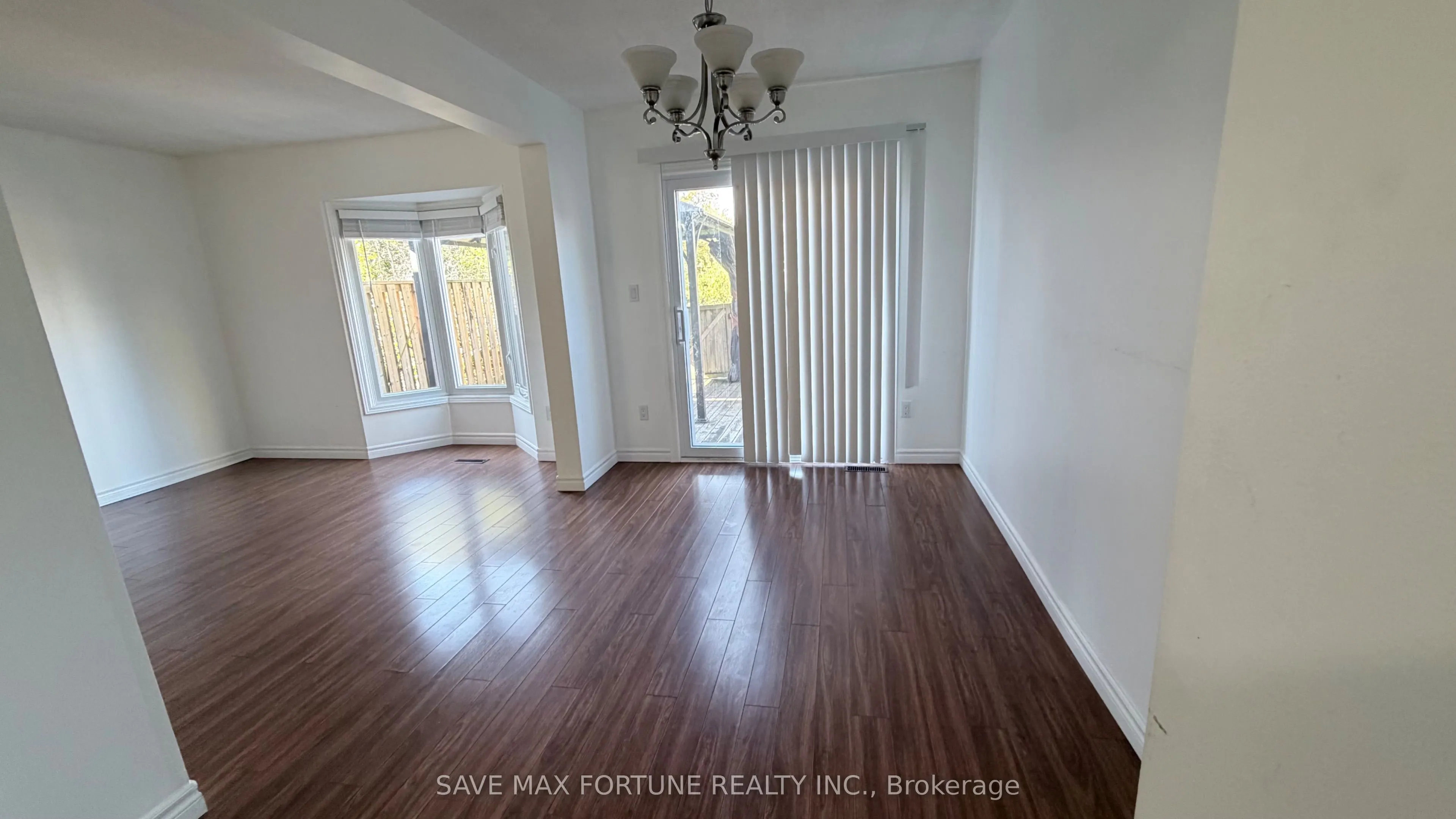 1 Royalwood Court, #27