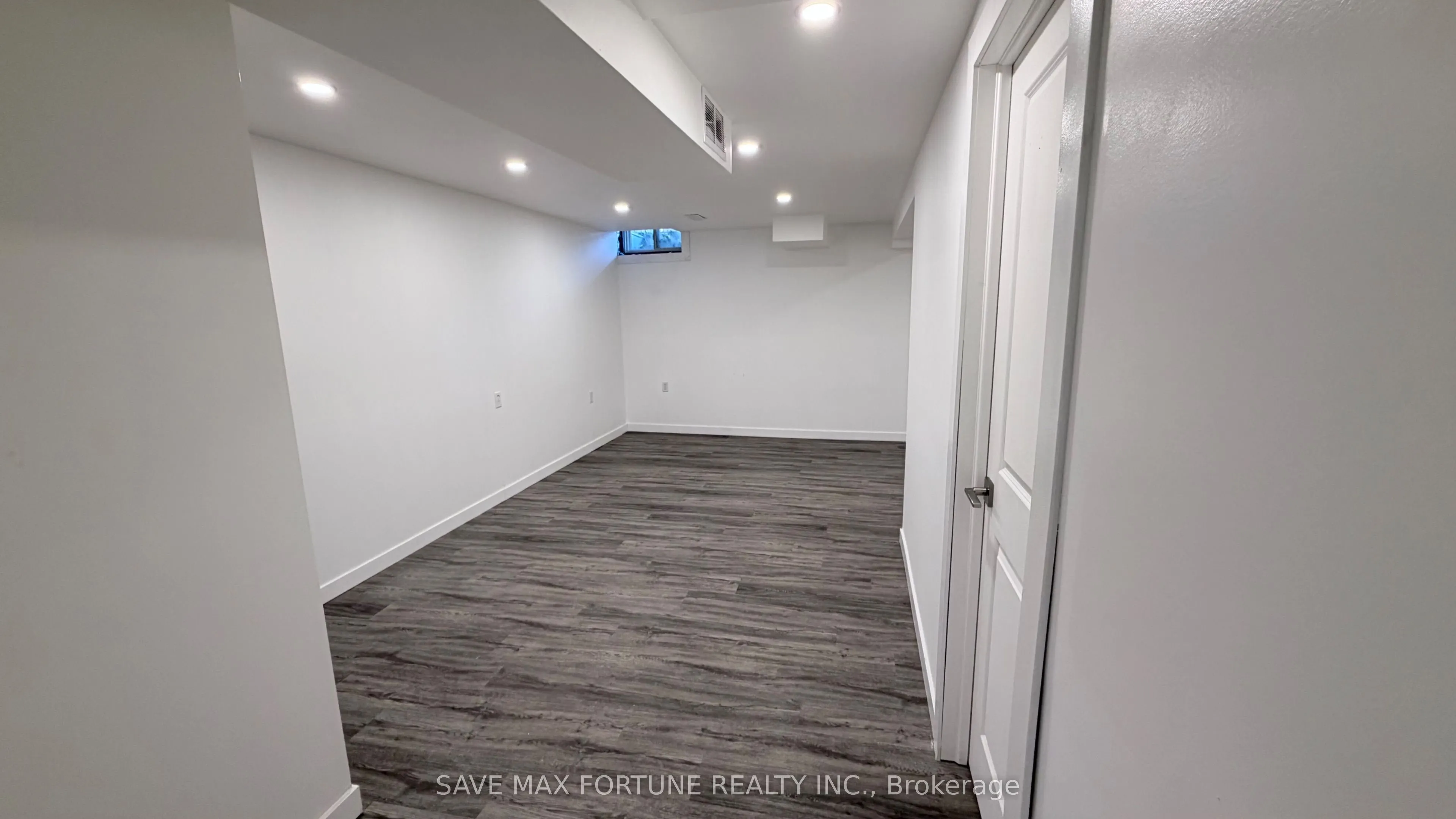 1 Royalwood Court, #27