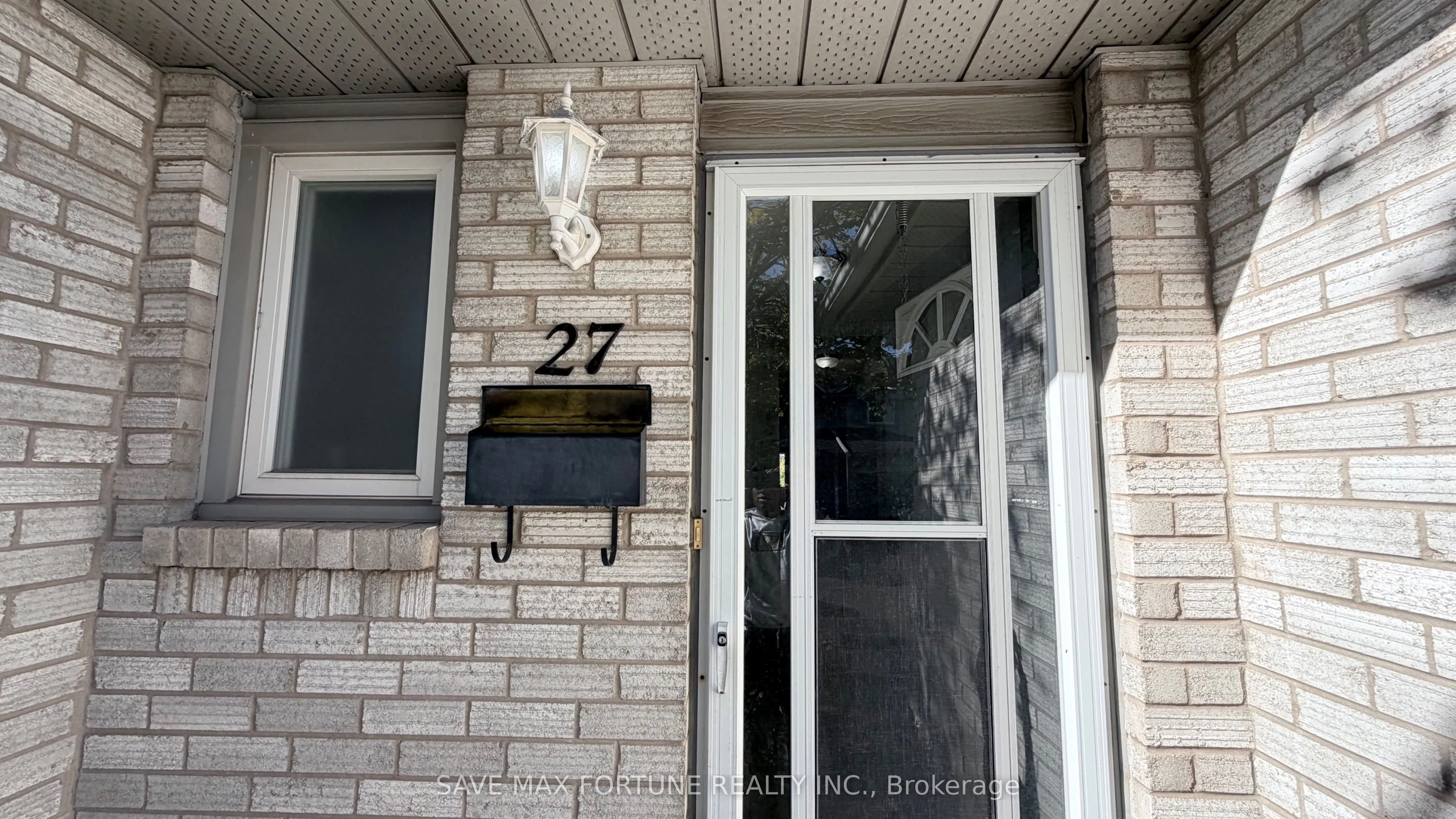 1 Royalwood Court, #27