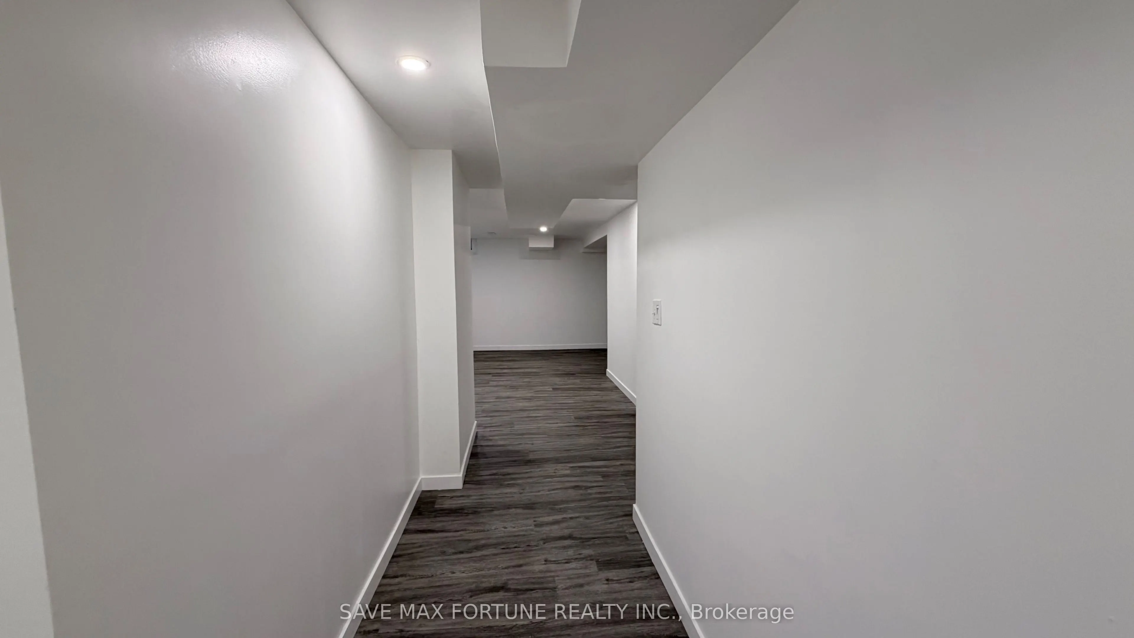 1 Royalwood Court, #27