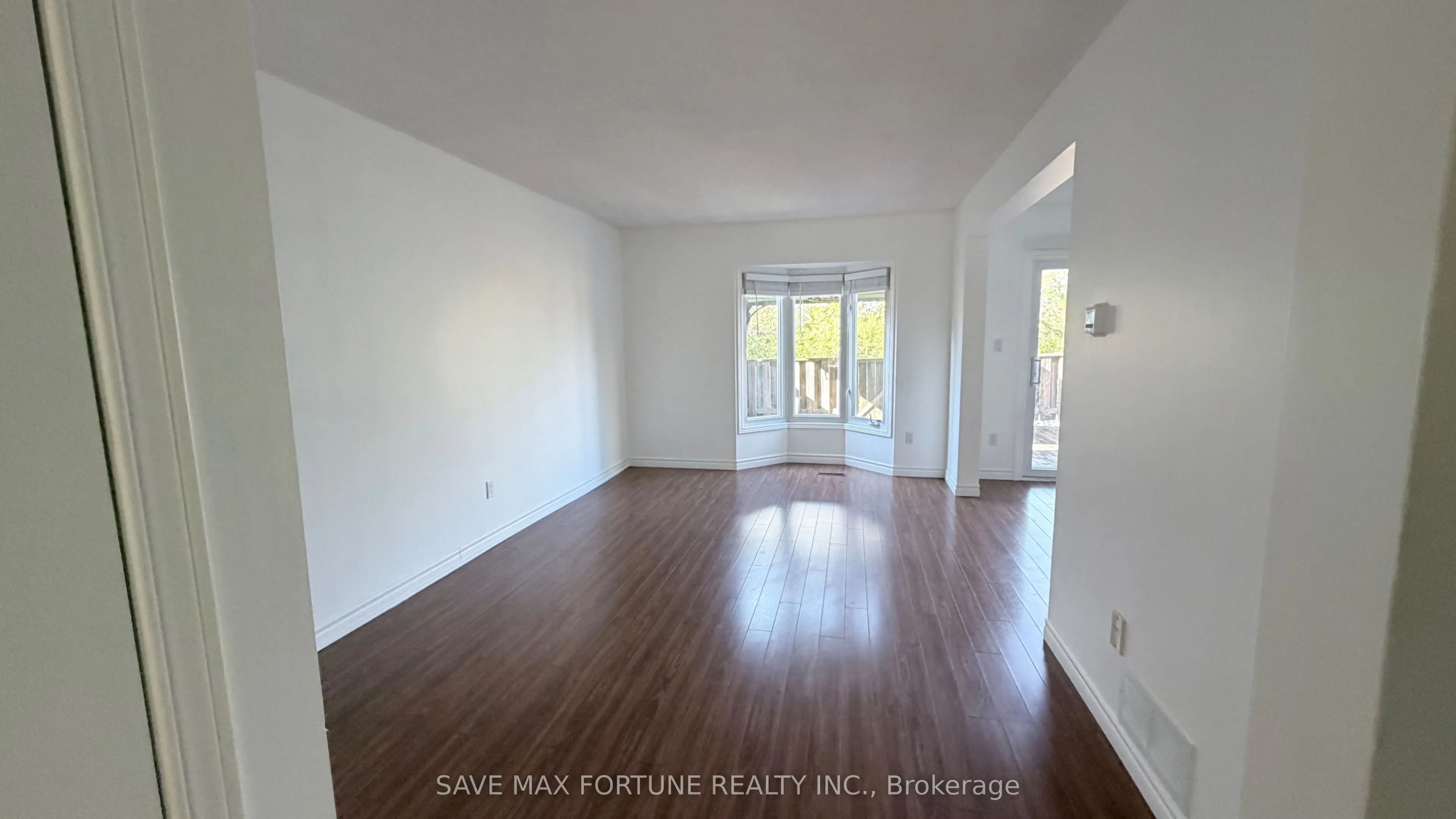 1 Royalwood Court, #27