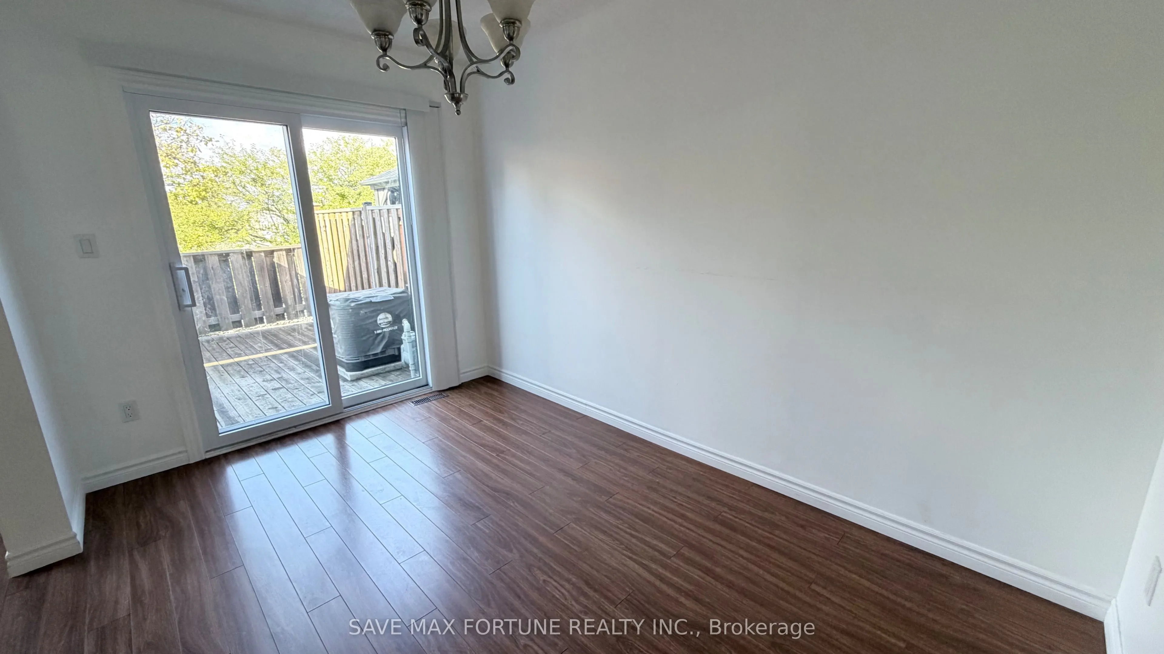 1 Royalwood Court, #27