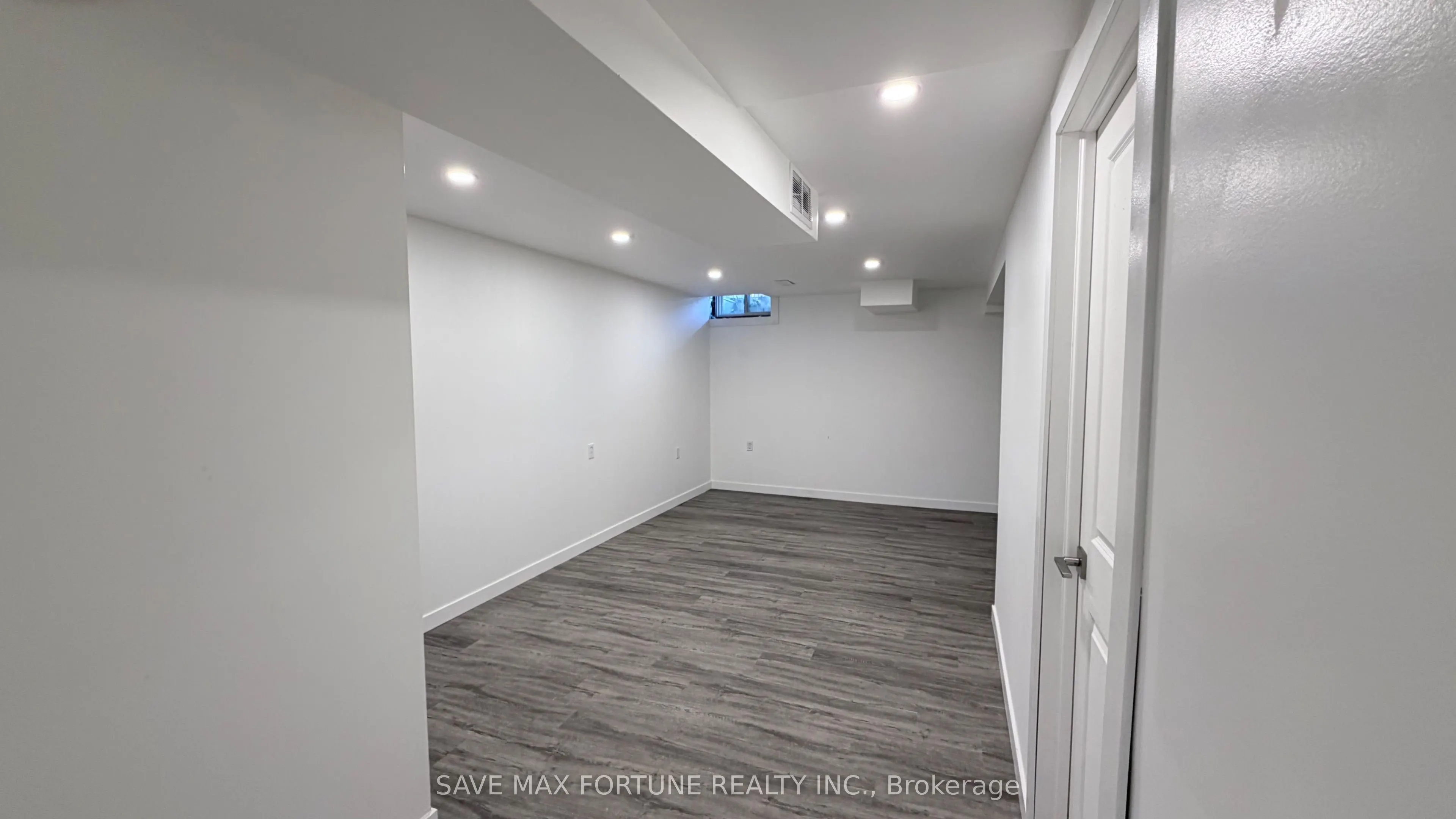 1 Royalwood Court, #27