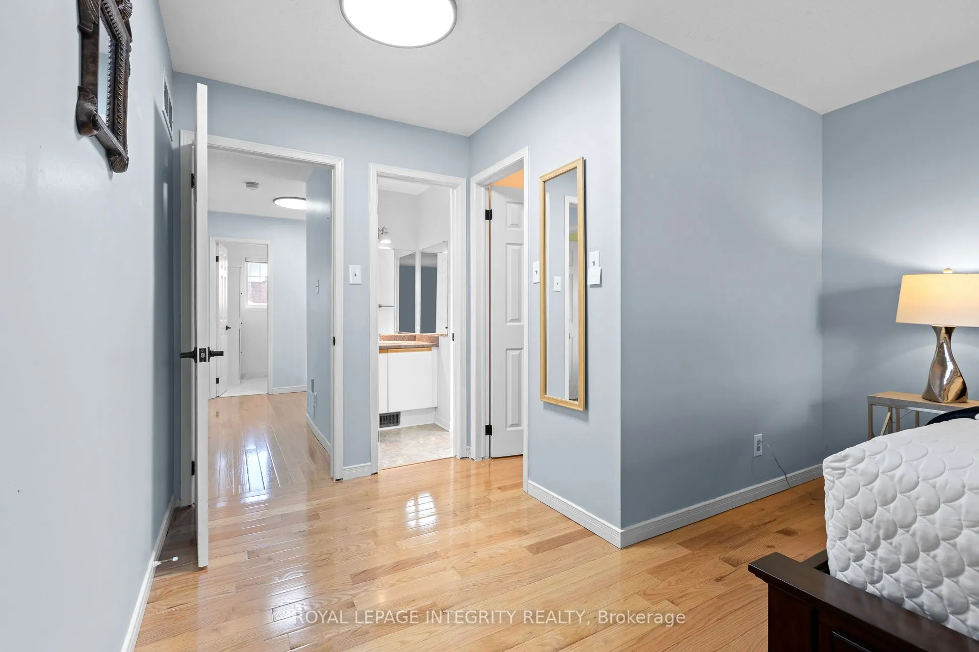 11 Royal Field Crescent