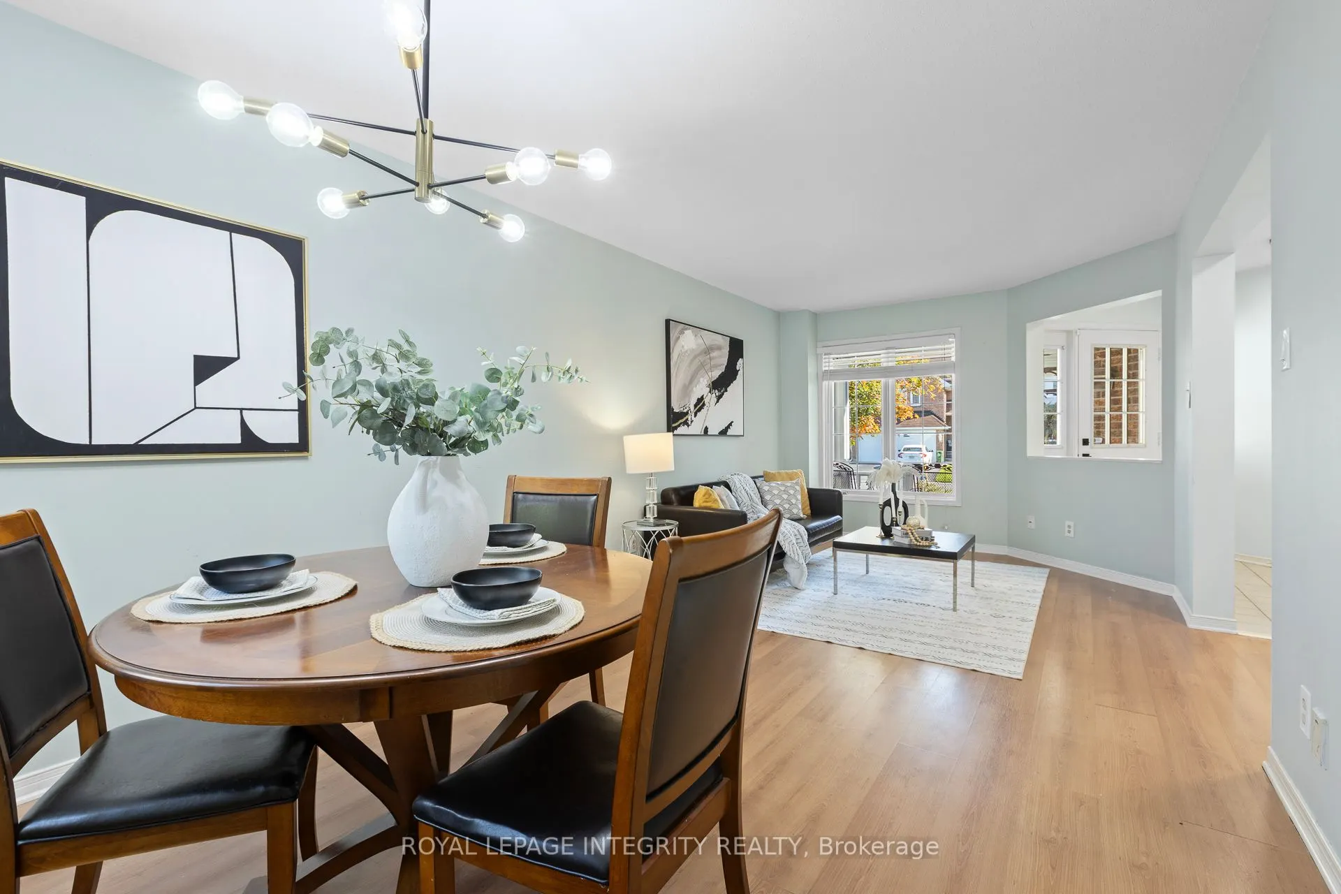 11 Royal Field Crescent