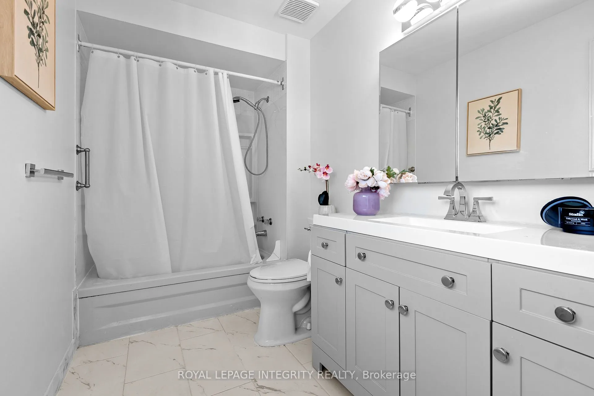 11 Royal Field Crescent