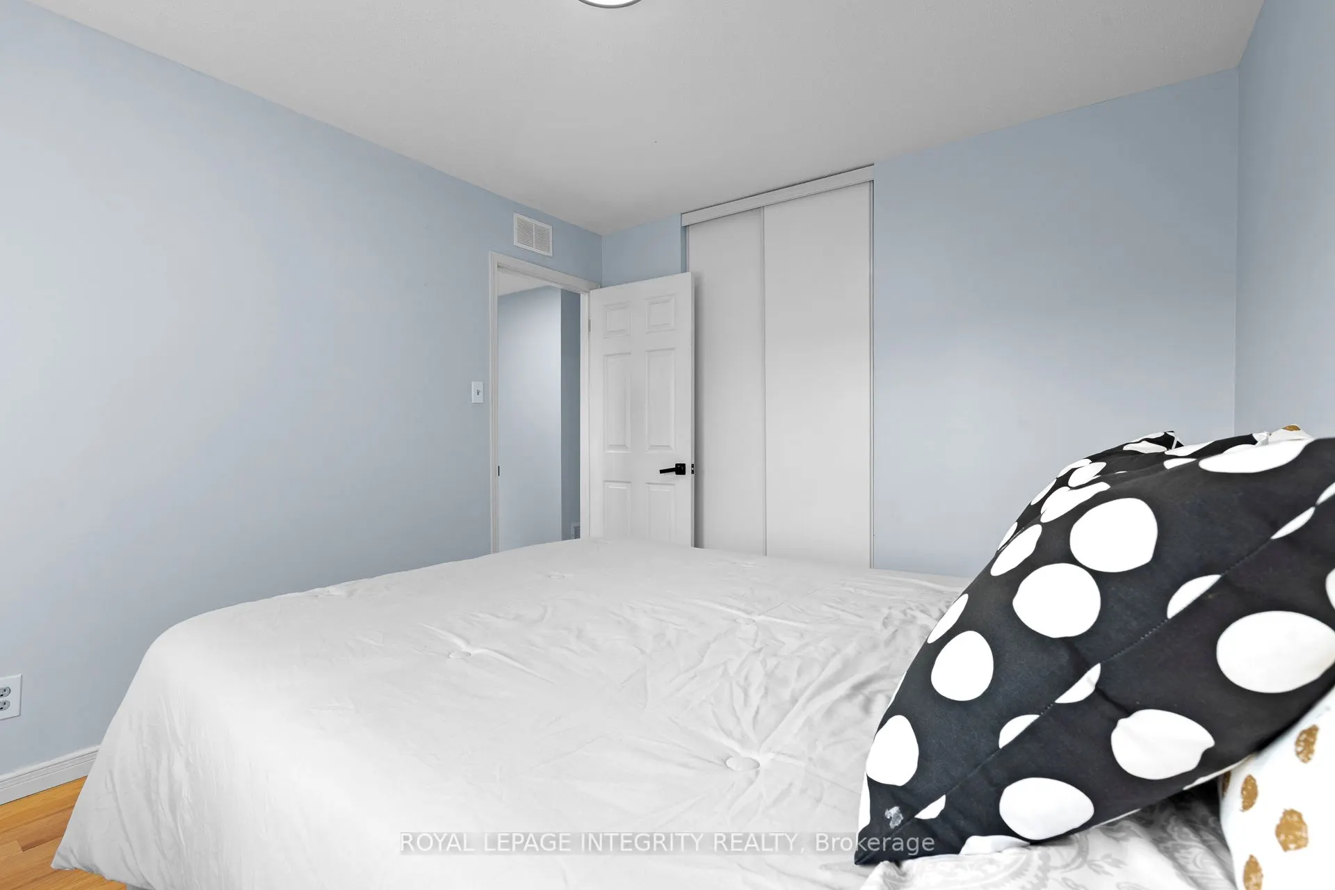 11 Royal Field Crescent