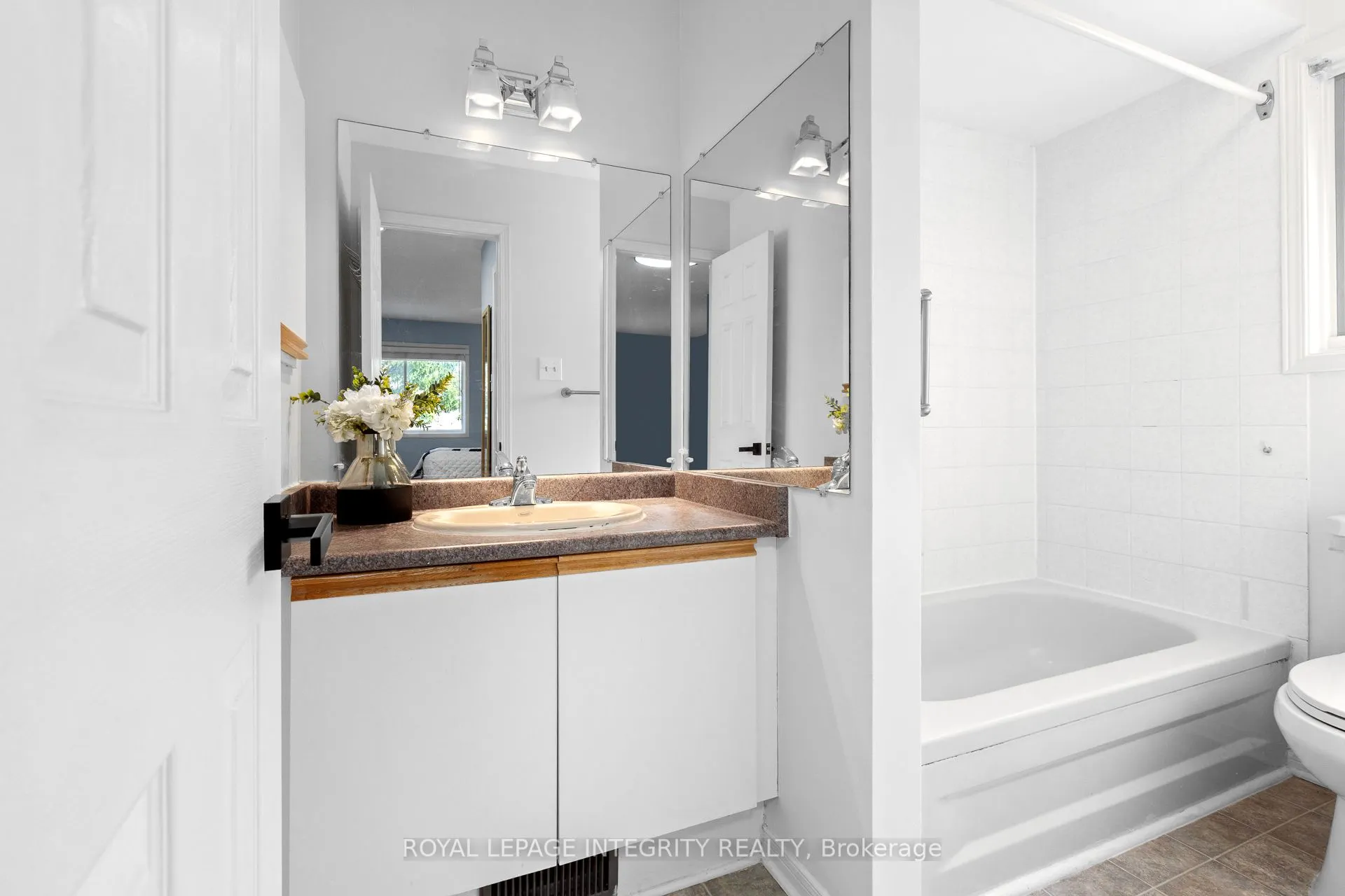 11 Royal Field Crescent