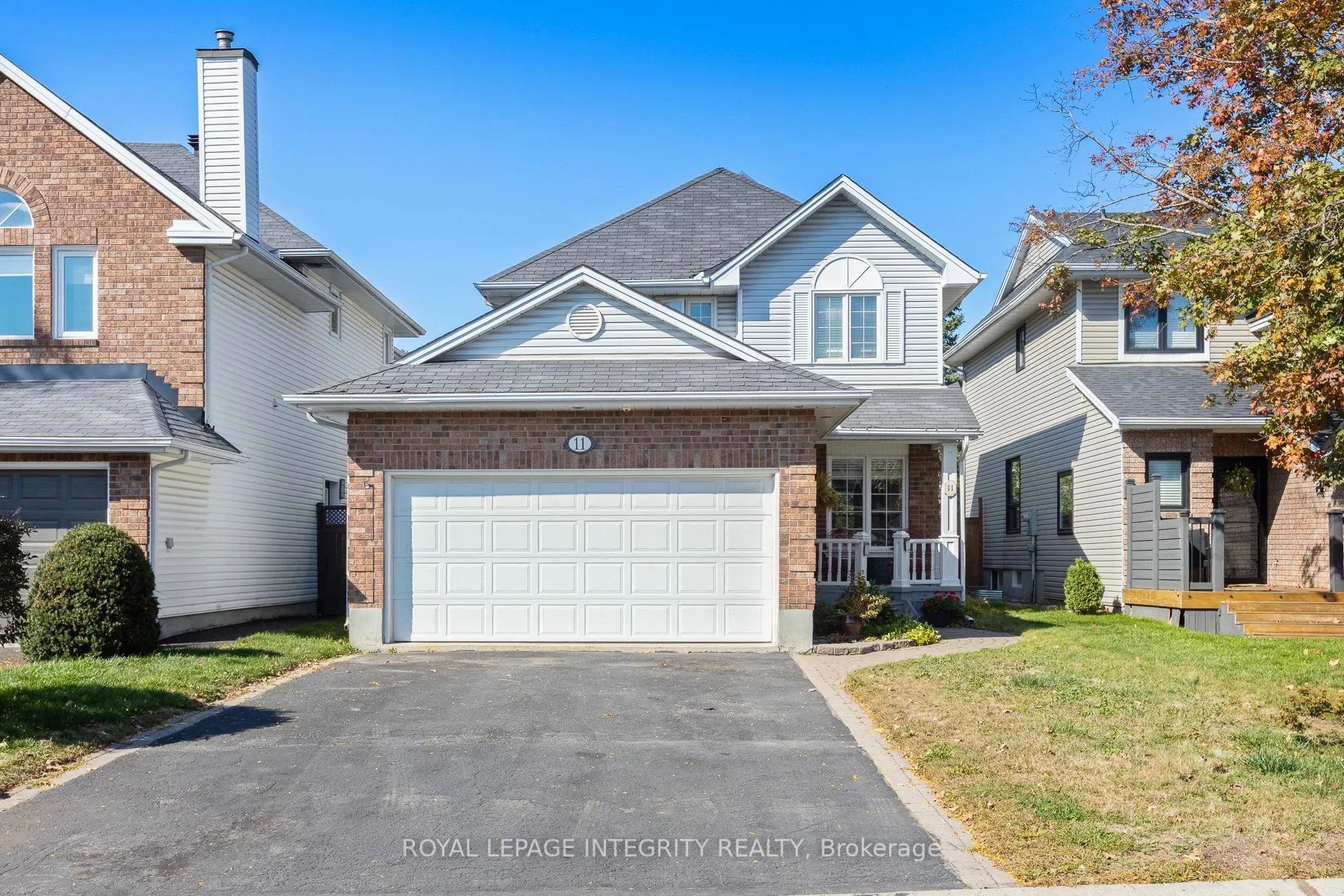 11 Royal Field Crescent