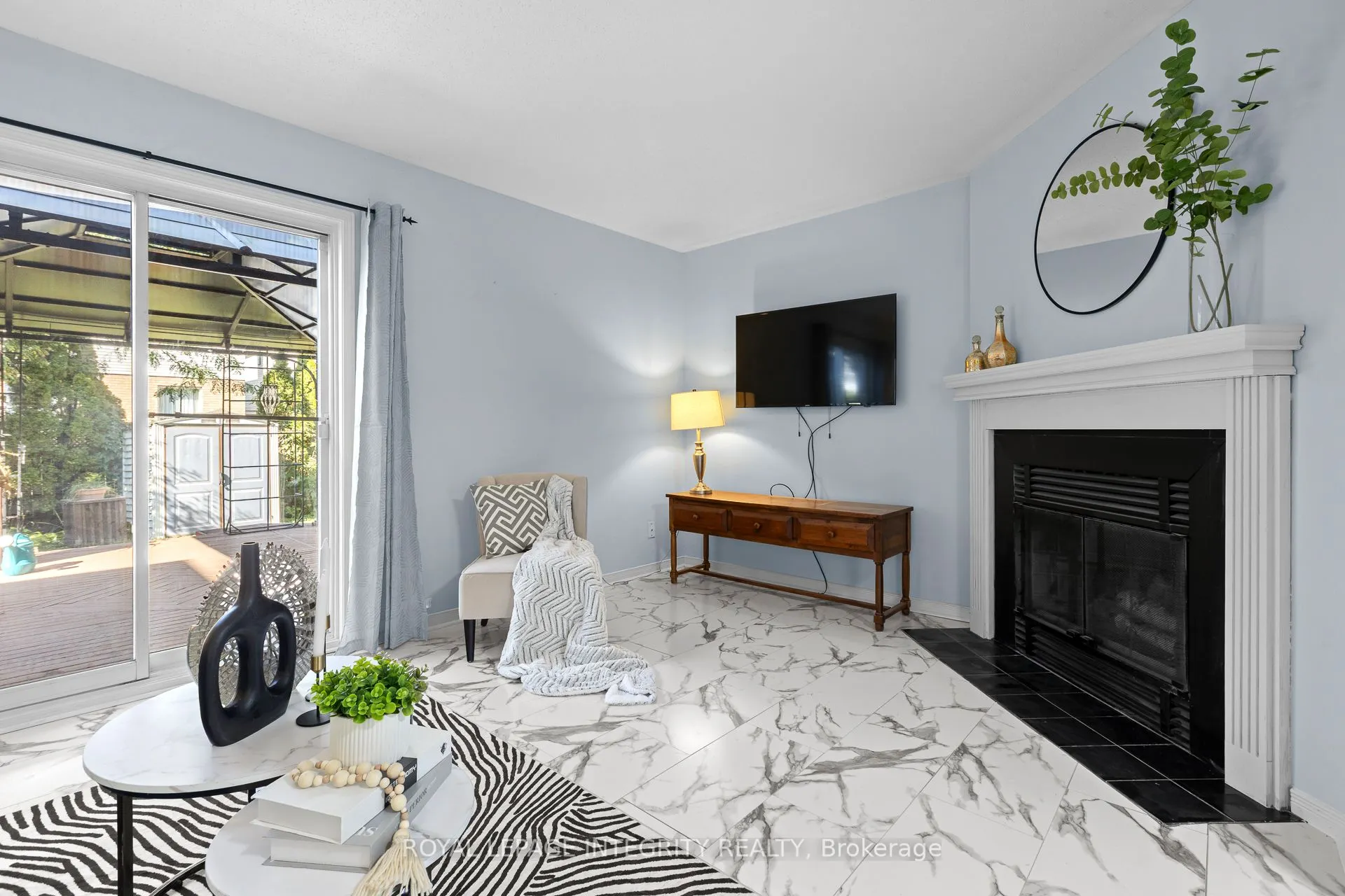 11 Royal Field Crescent