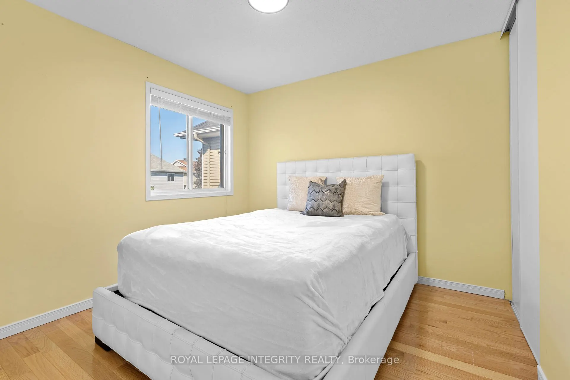 11 Royal Field Crescent