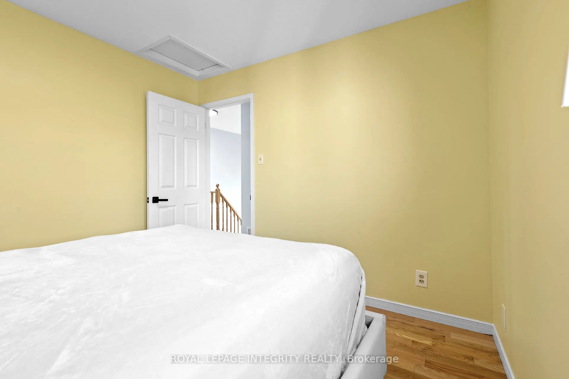 11 Royal Field Crescent