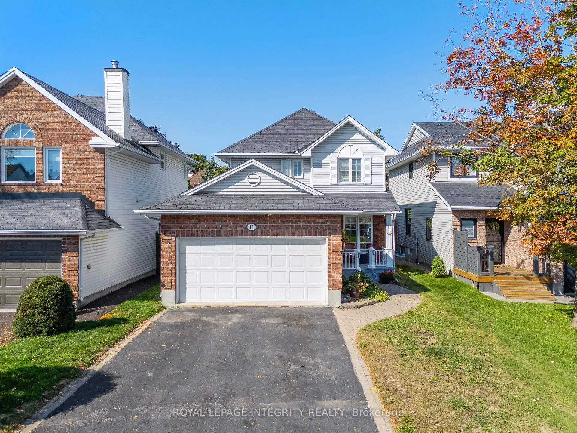 11 Royal Field Crescent