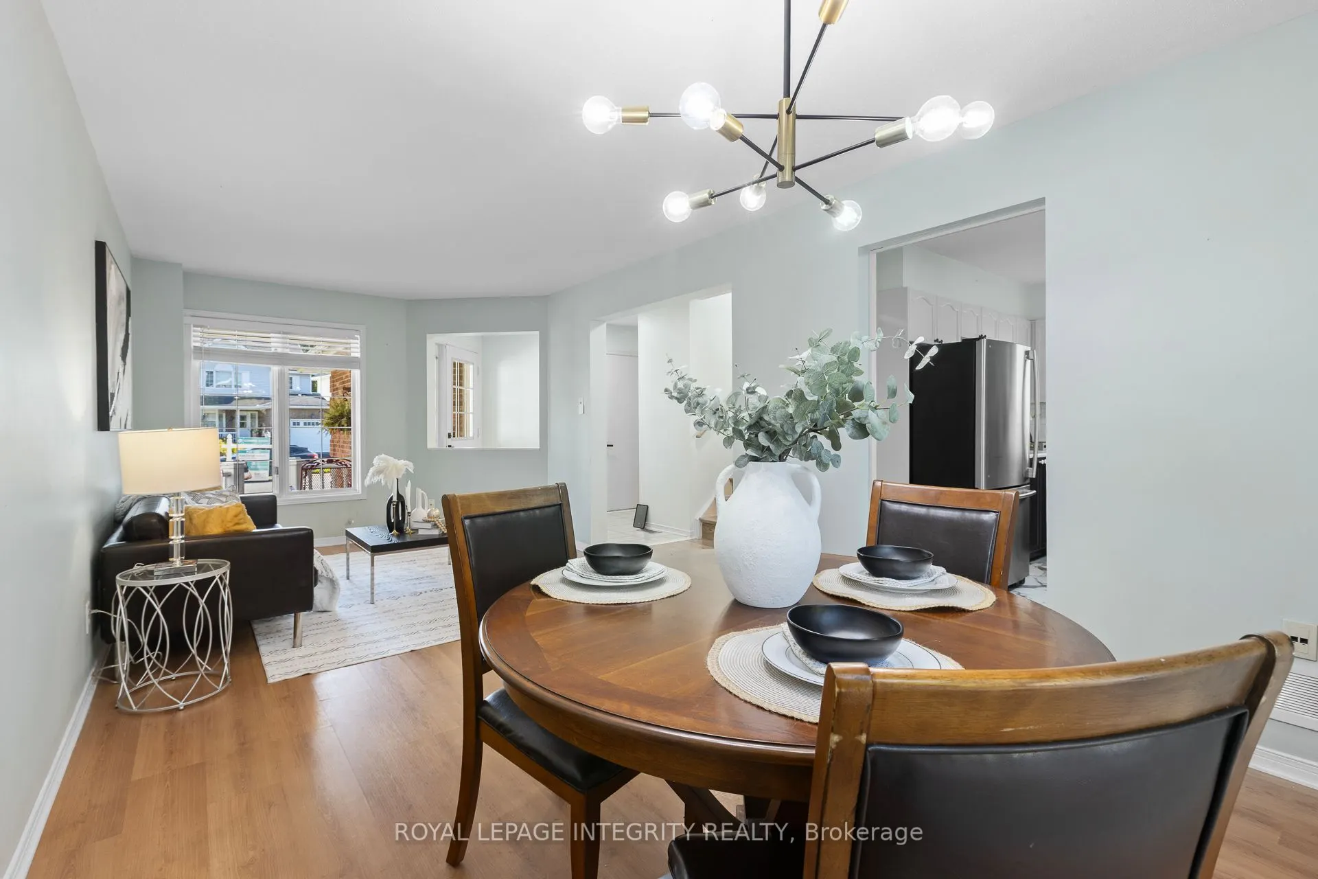 11 Royal Field Crescent