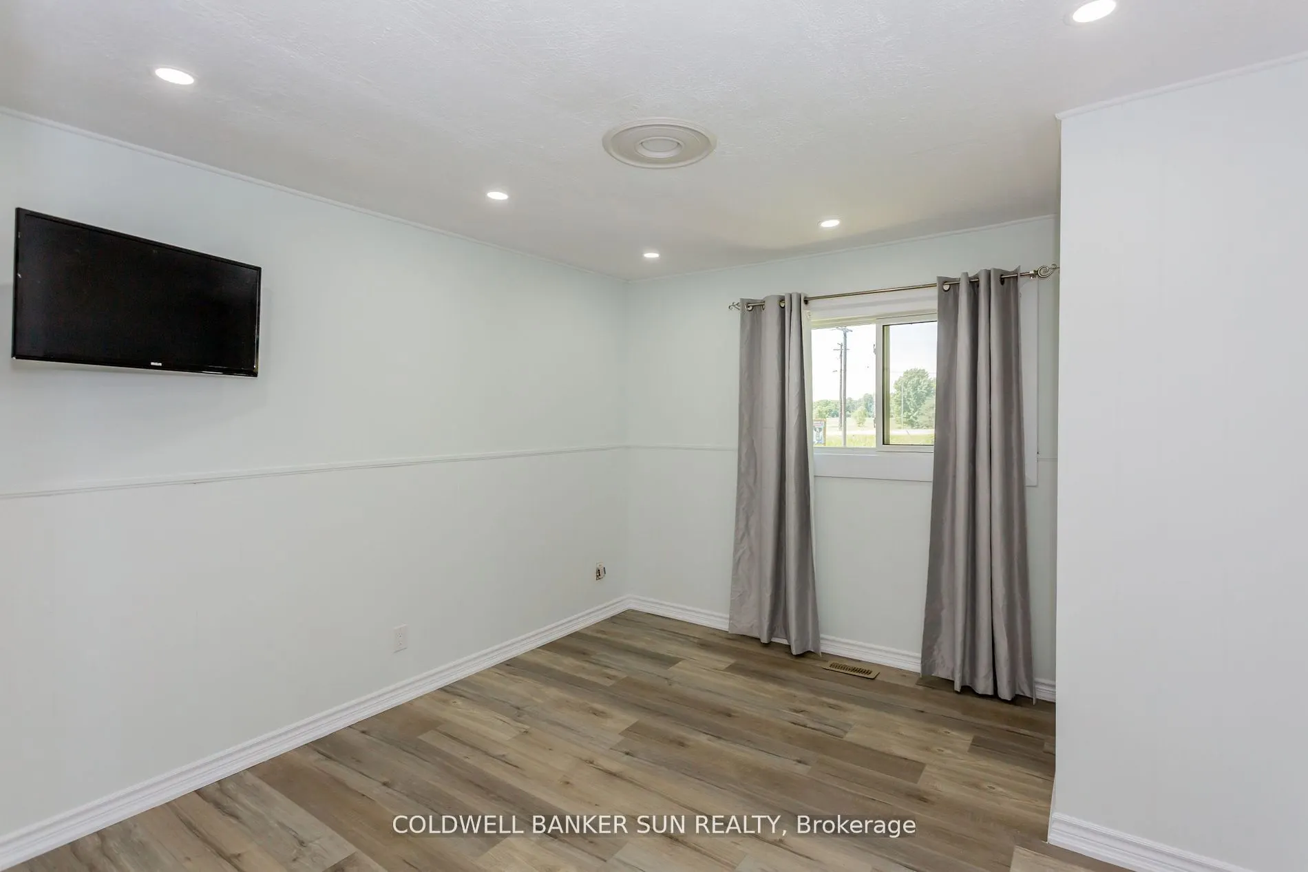 686078 Oxford Rd 2 Road